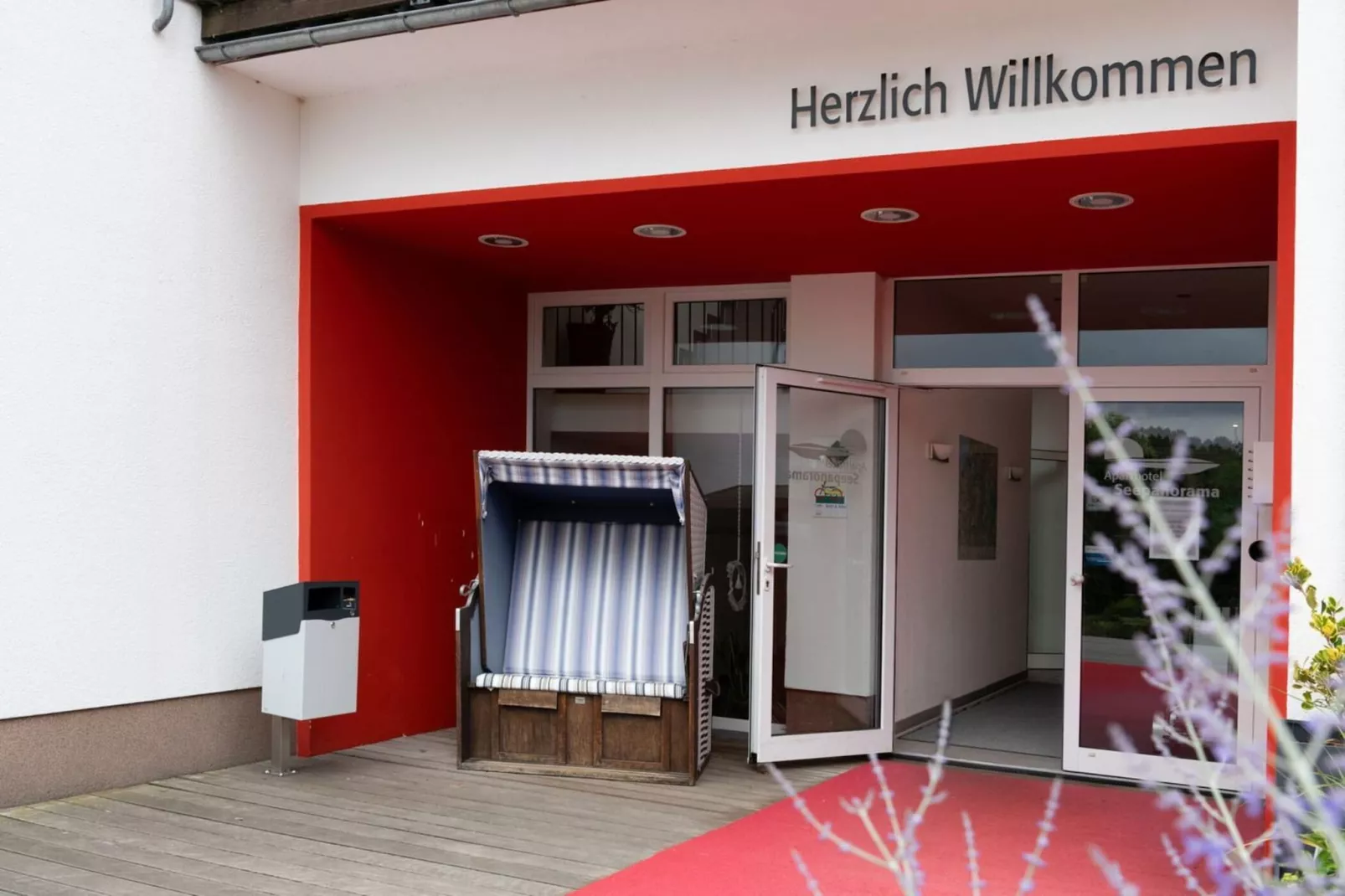 Schneeeule 219-Hall & reception