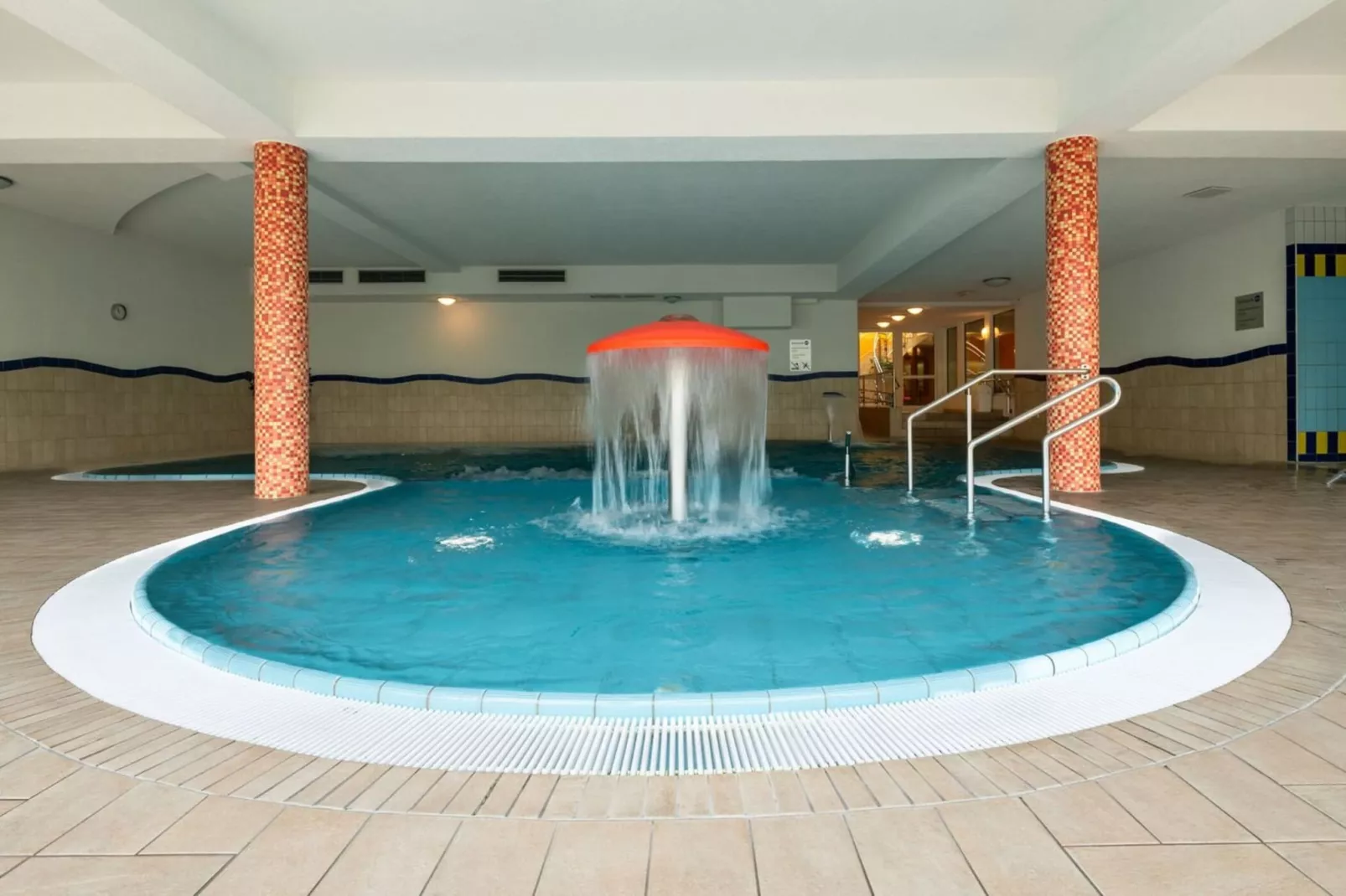 Schneeeule 208-Swimming pool