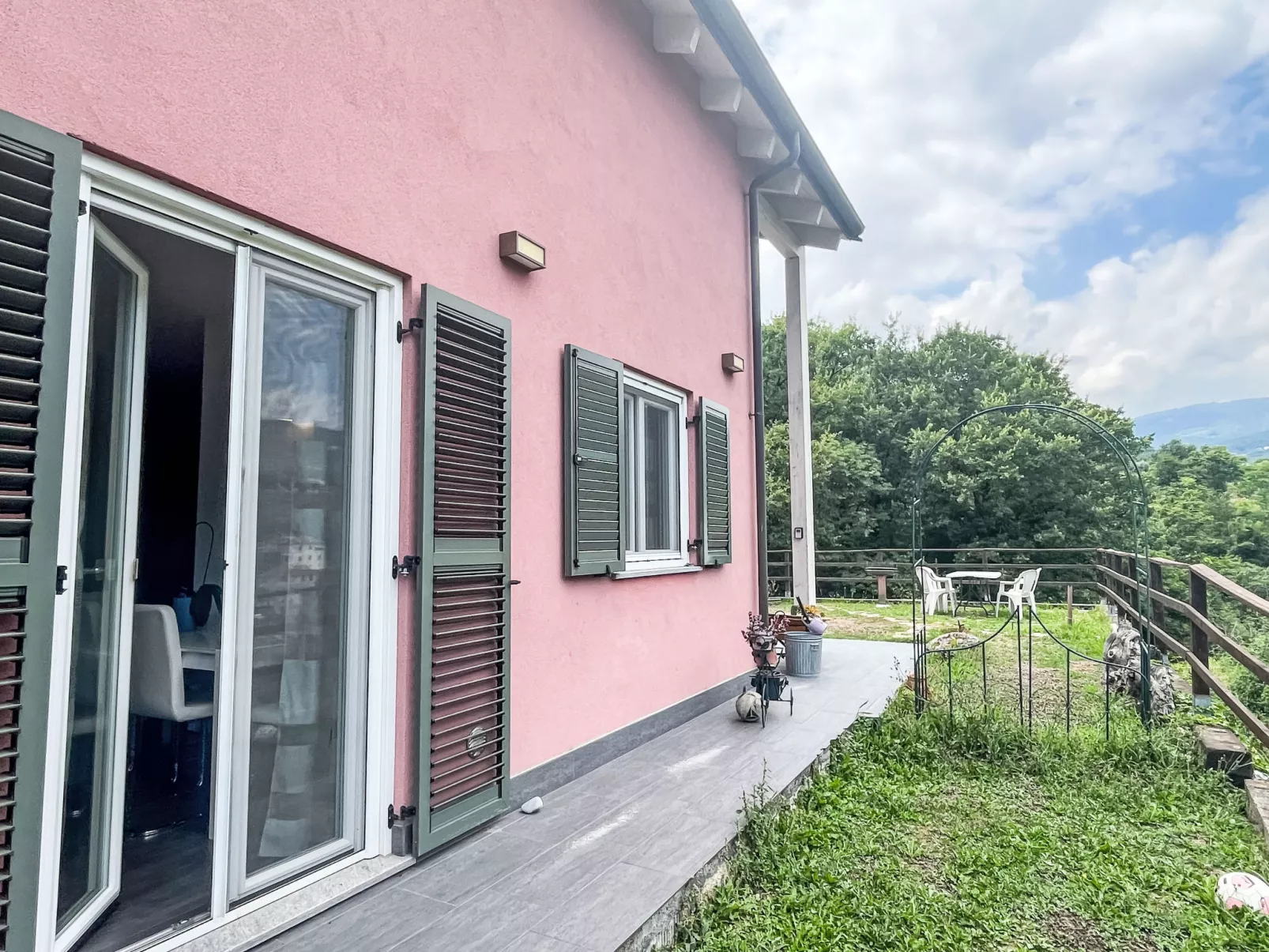 Le radici dell´ulivo-Outside