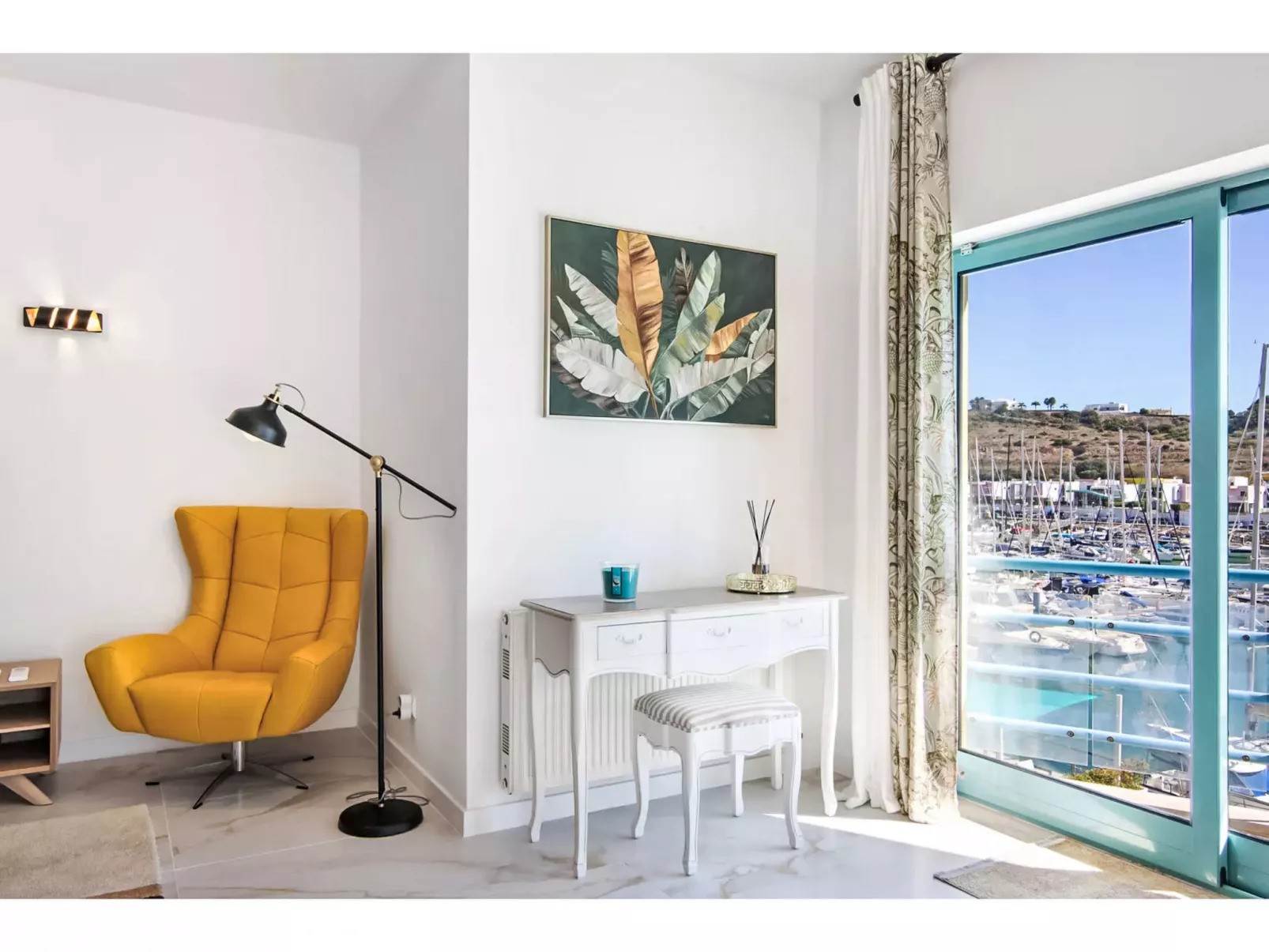 W Marina - Sunny Way-Inside