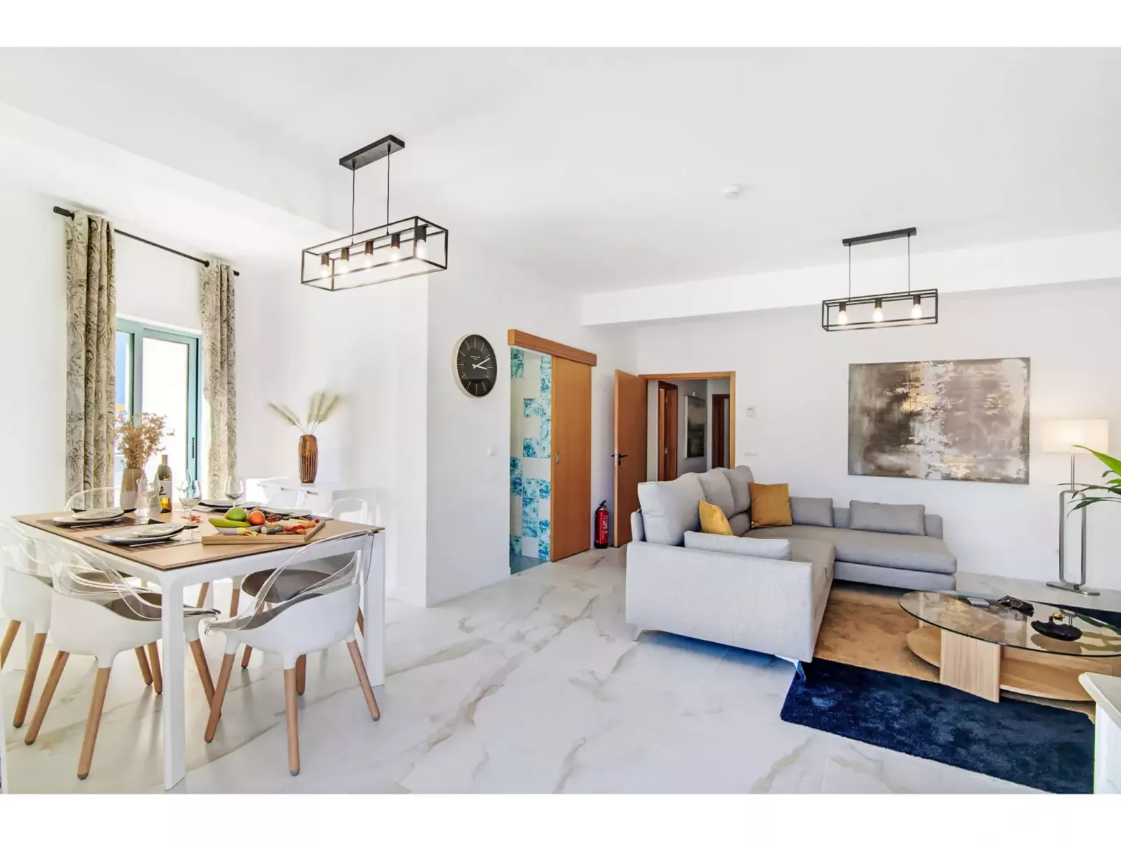 W Marina - Sunny Way-Inside