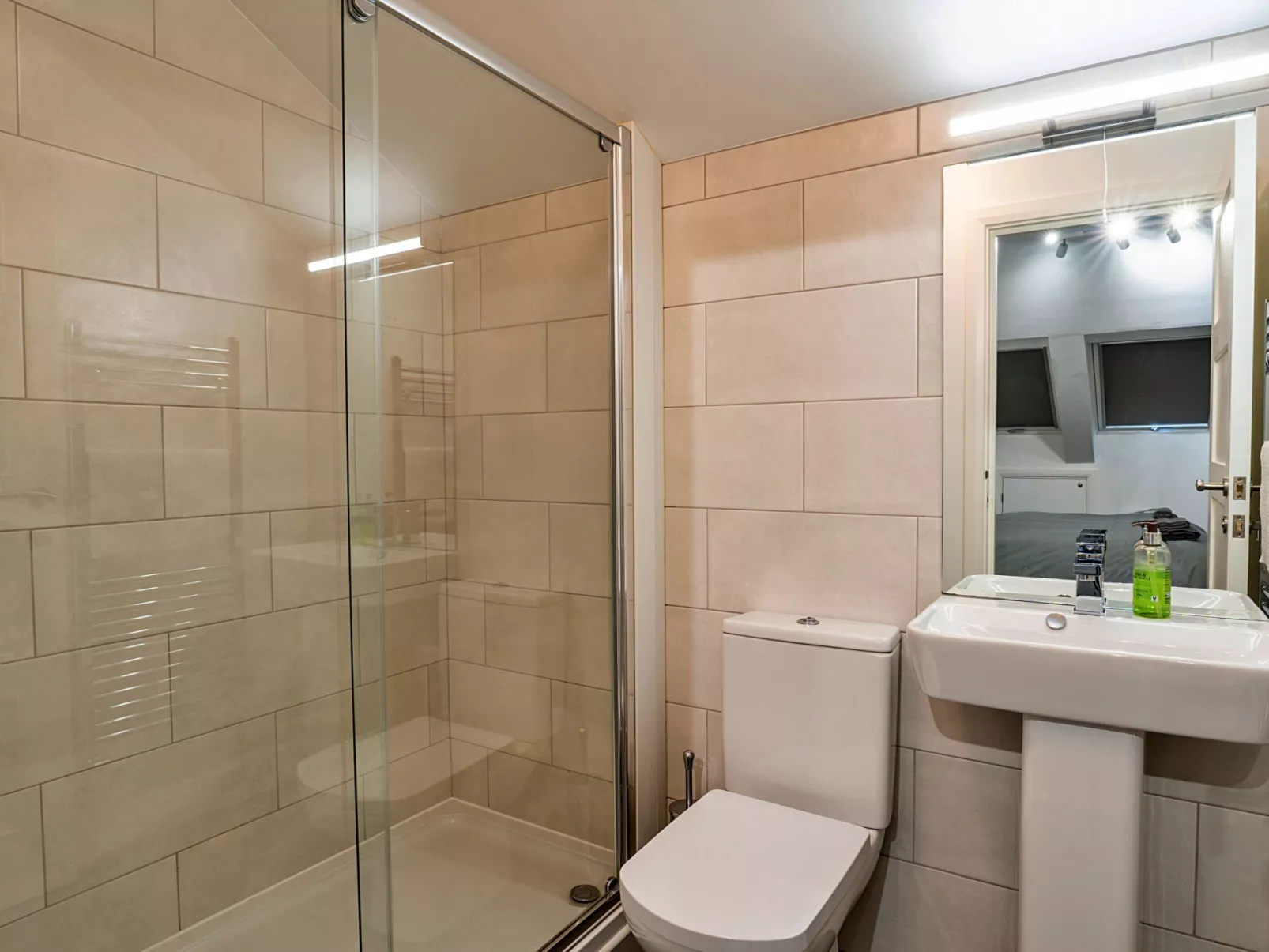 Brunels Reach-Drinnen