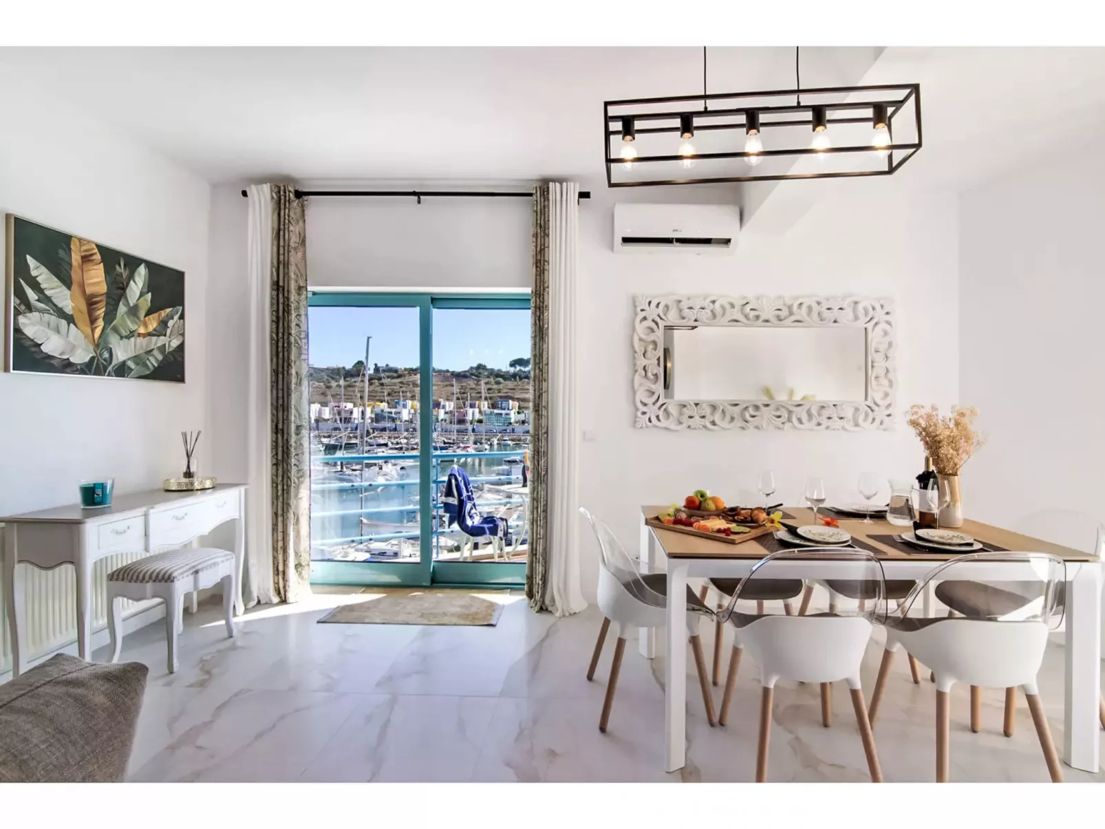 W Marina - Sunny Way-Inside