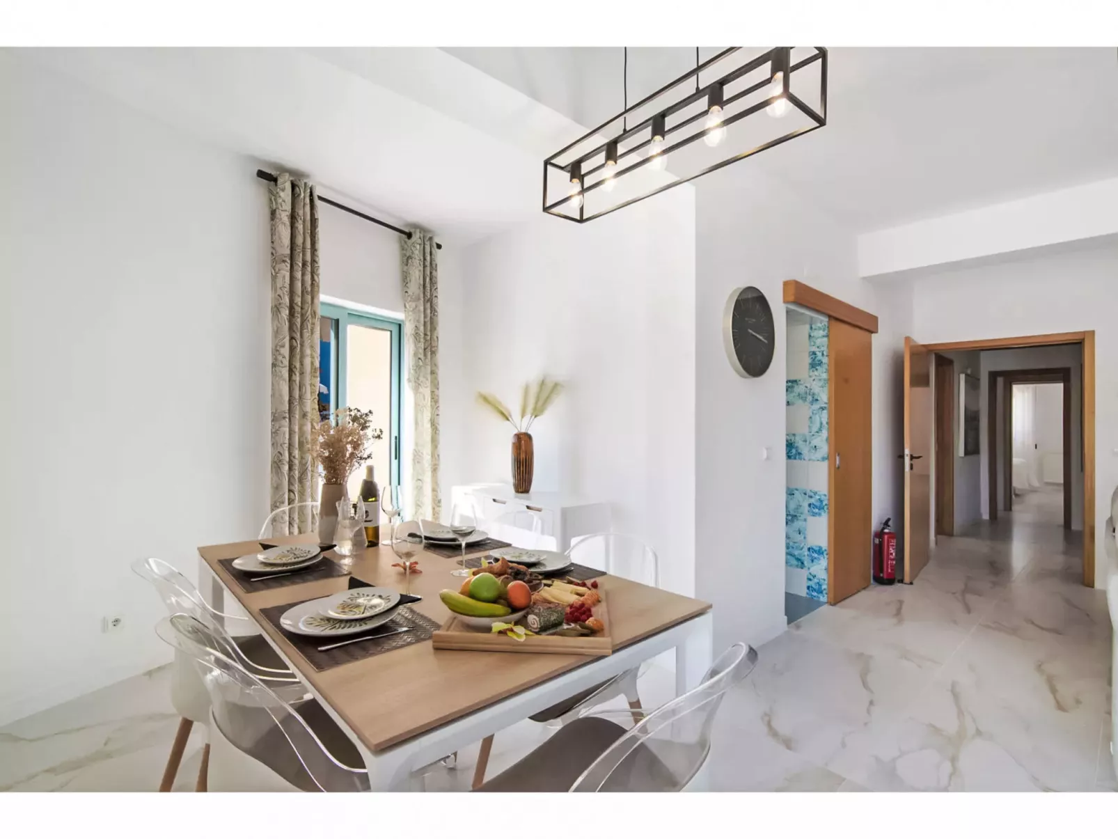 W Marina - Sunny Way-Inside