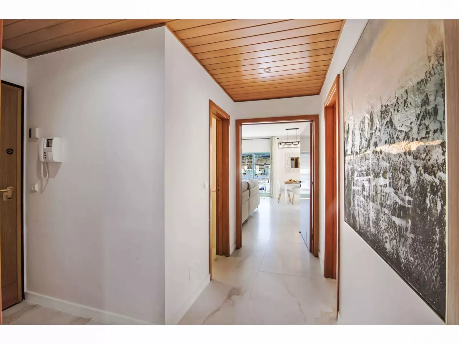 W Marina - Sunny Way-Inside