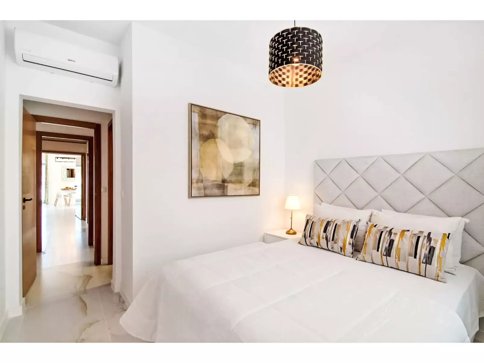 W Marina - Sunny Way-Inside