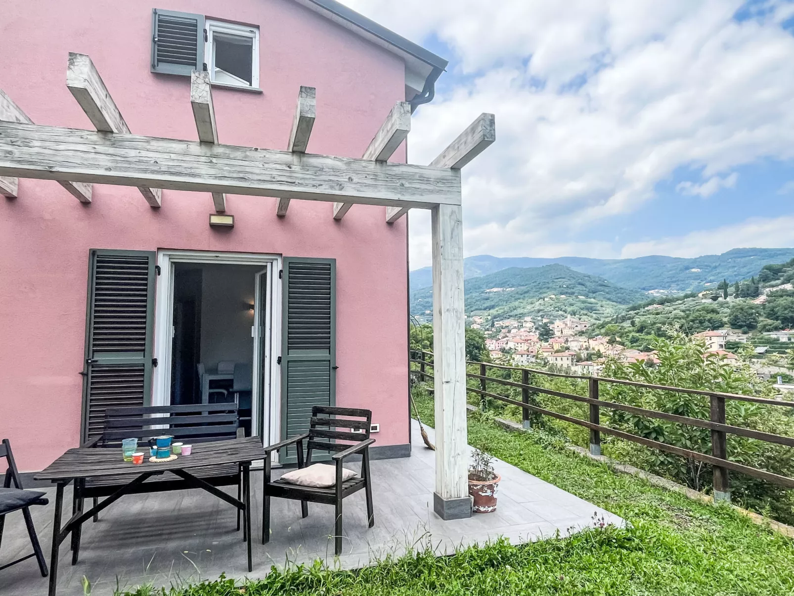 Le radici dell´ulivo-Outside