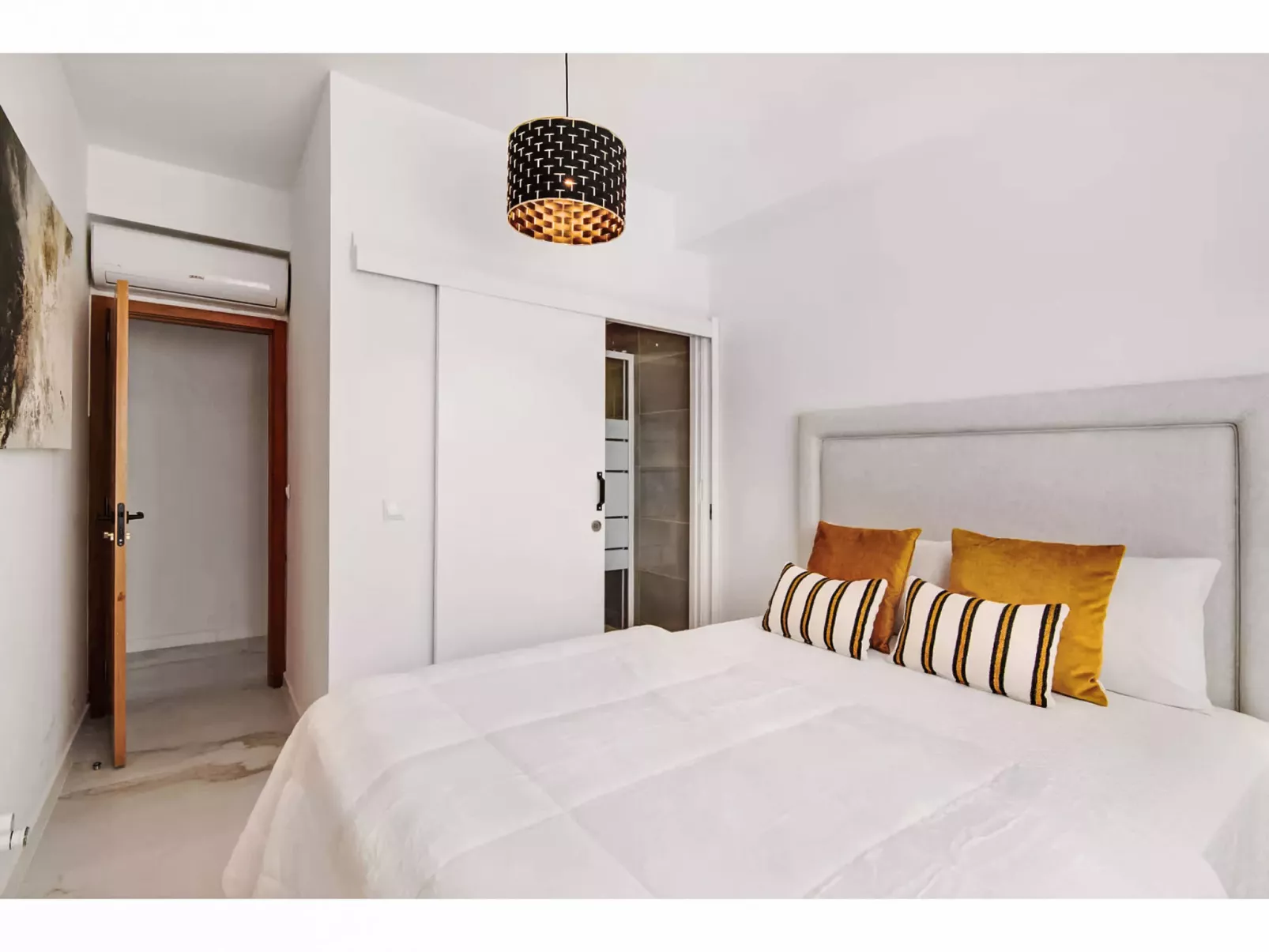 W Marina - Sunny Way-Inside