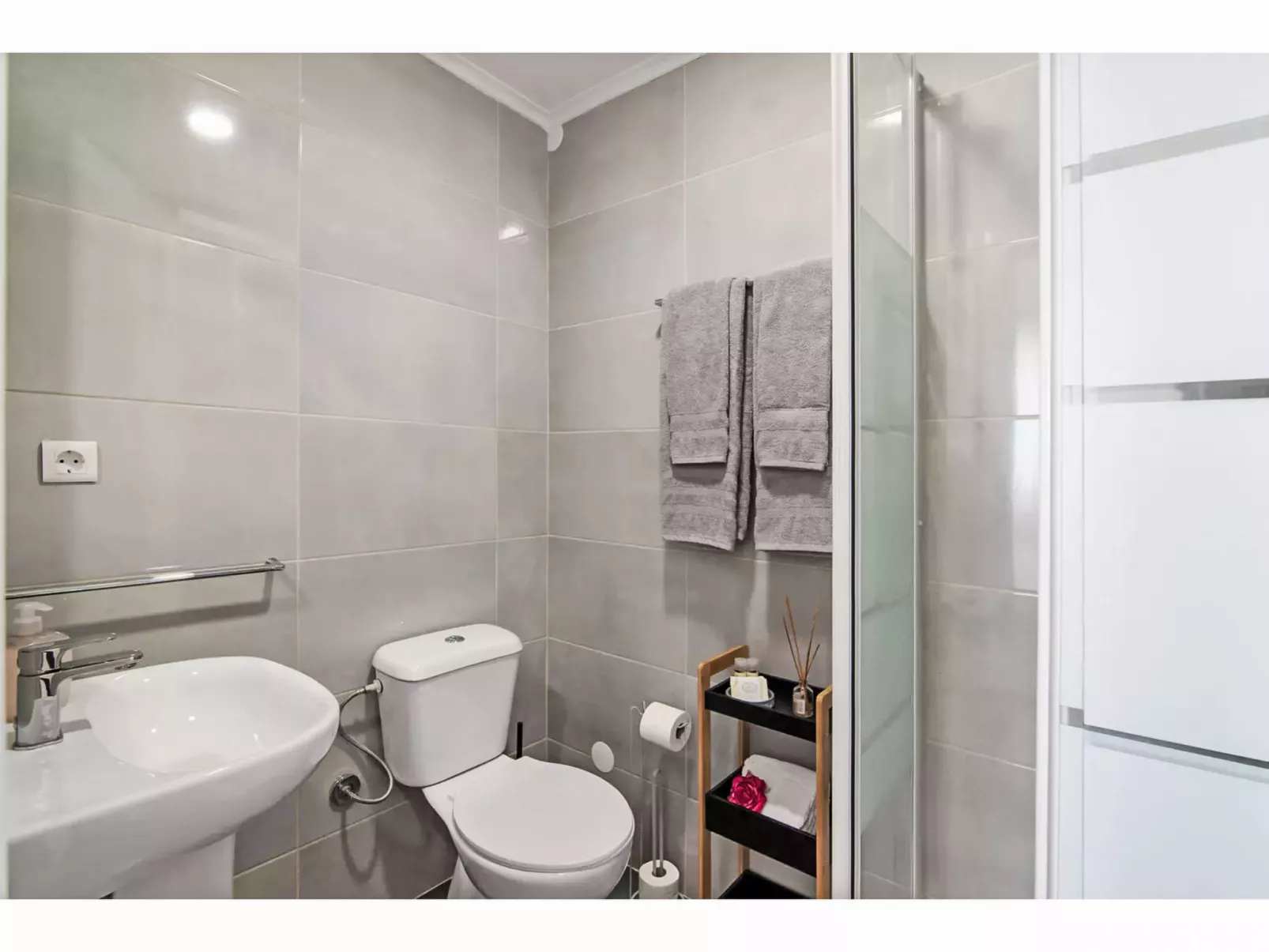 W Marina - Sunny Way-Inside