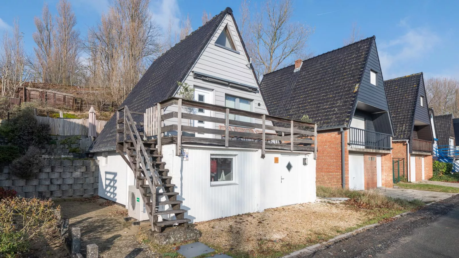 Cabane Crevette-Exterior in summer