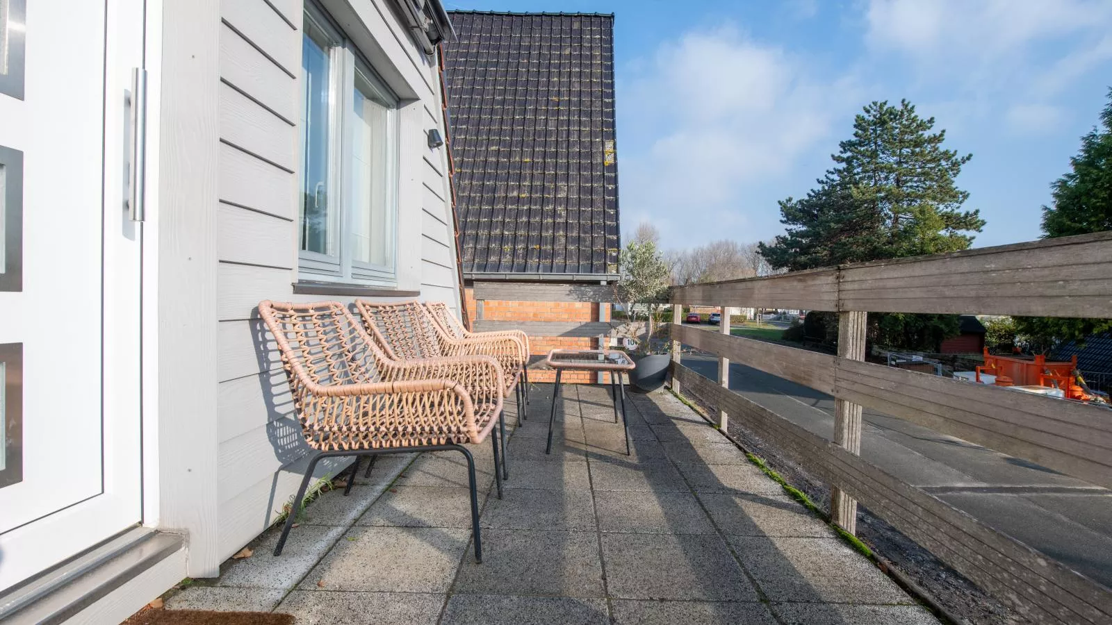 Cabane Crevette-Exterior in summer