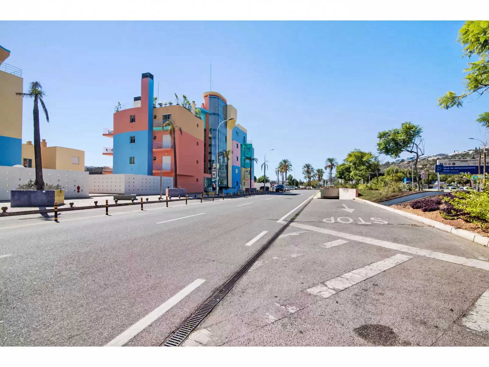 W Marina - Sunny Way-Outside