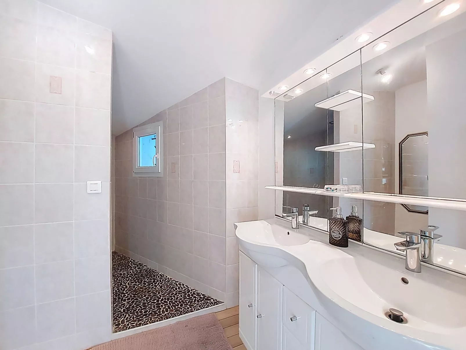 Les Roselières-Drinnen