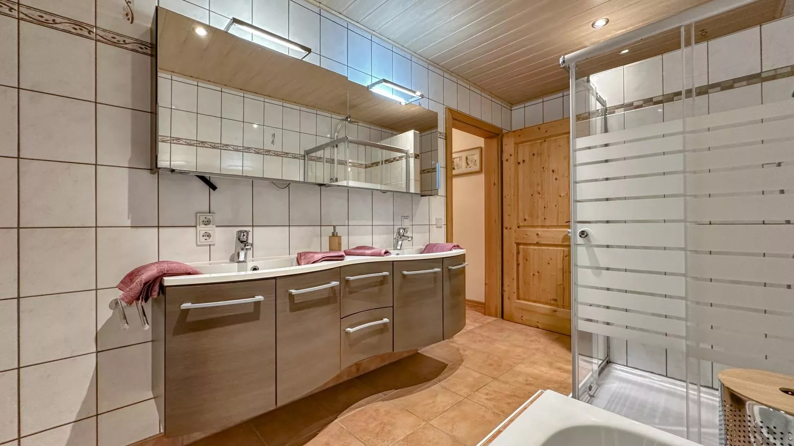 Holzfurtner-Bathroom