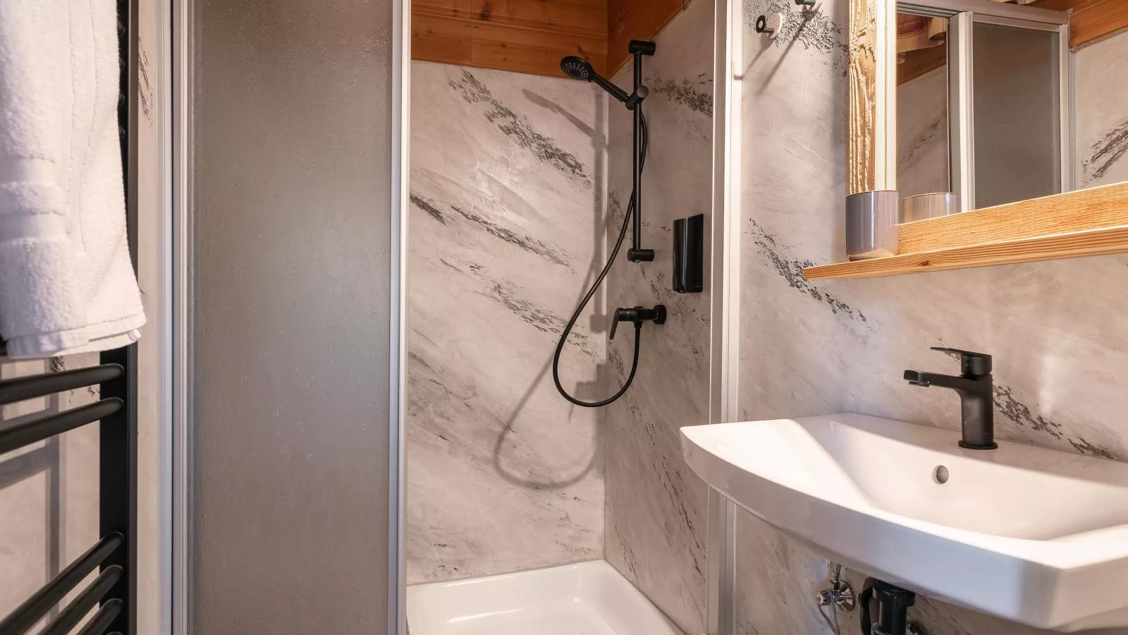 Bergzeit Hollersbach L-Bathroom