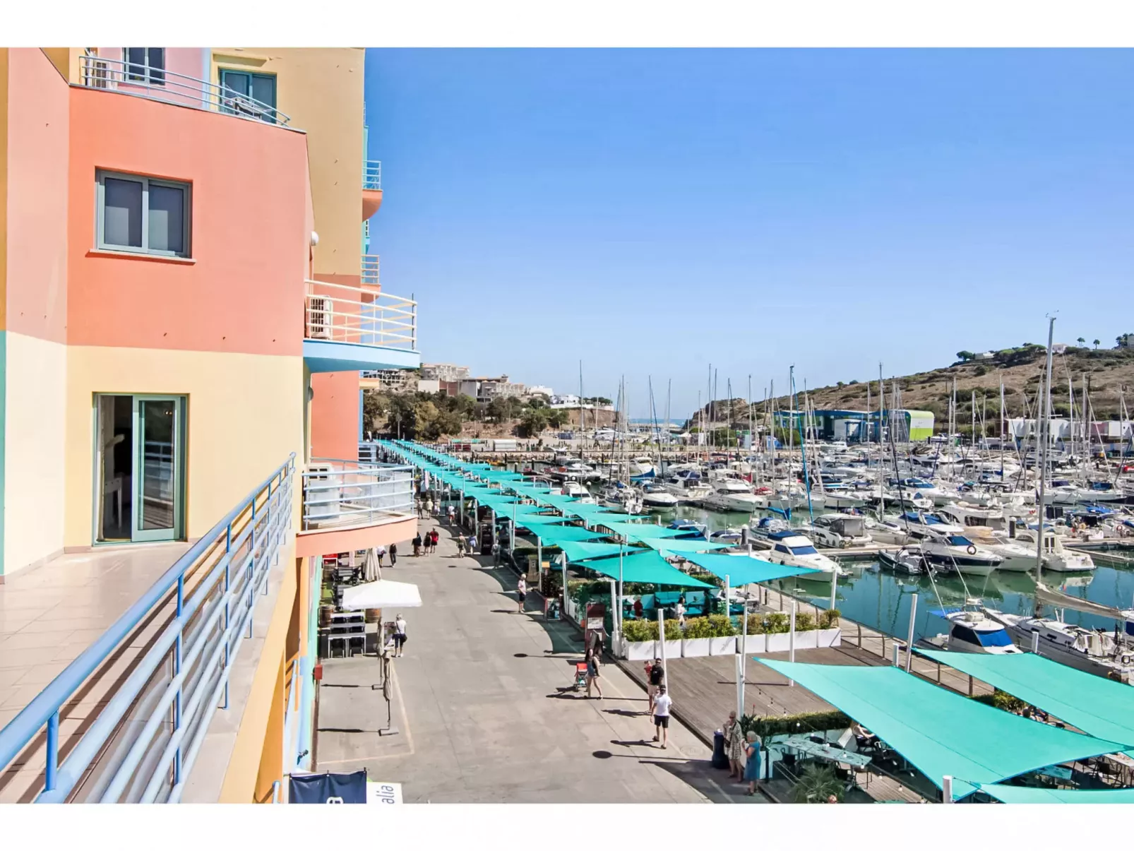 W Marina - Sunny Way-Outside