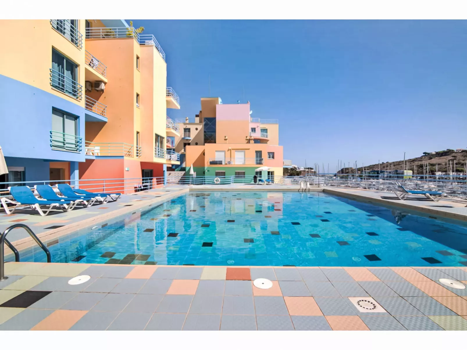 W Marina - Sunny Way-Outside