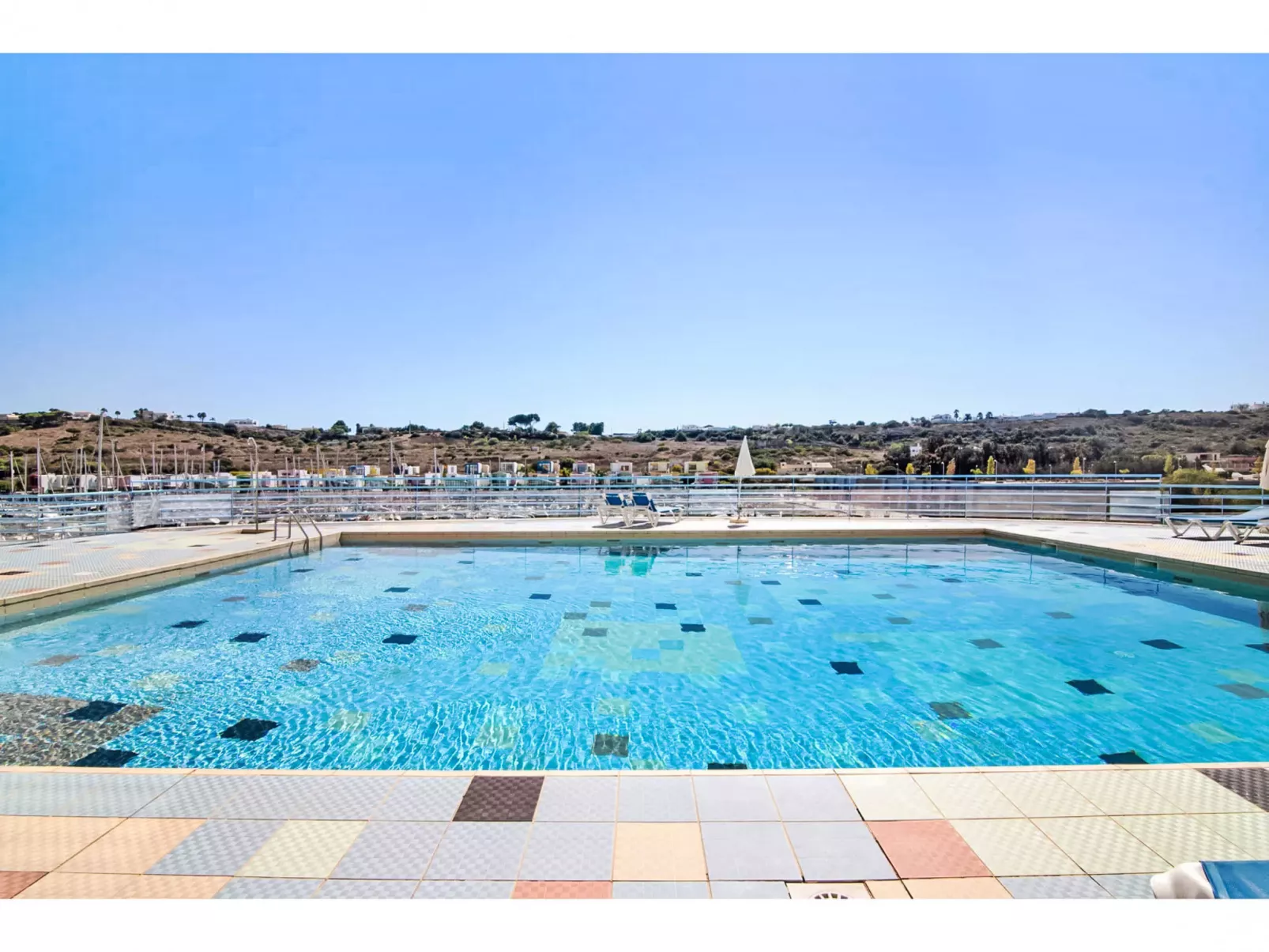 W Marina - Sunny Way-Outside