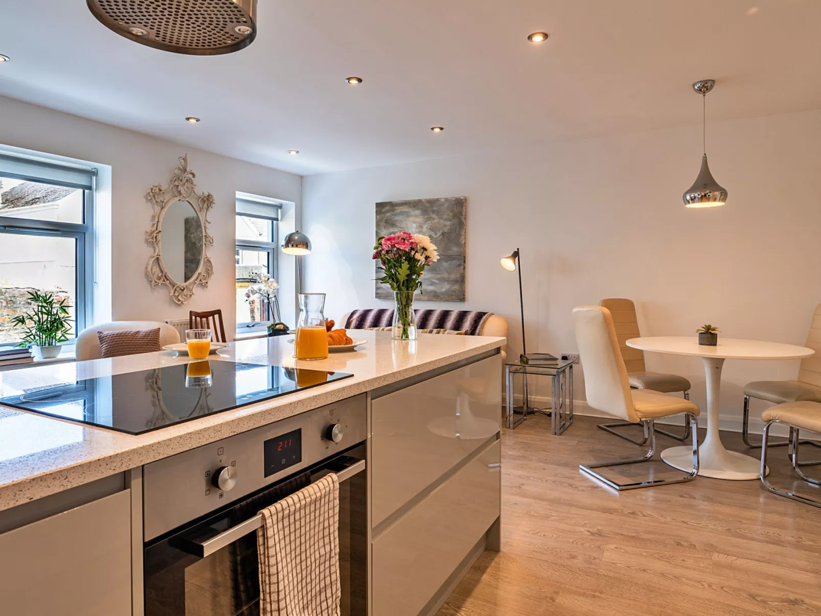 Brunels Reach-Drinnen