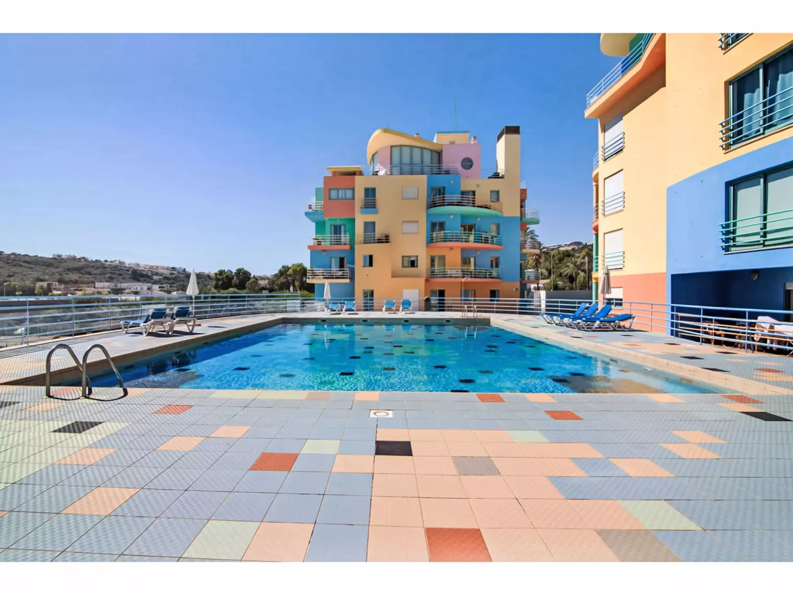 W Marina - Sunny Way-Outside