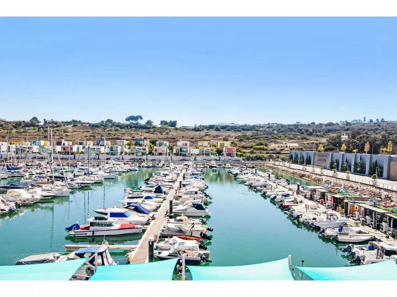 W Marina - Sunny Way-Outside