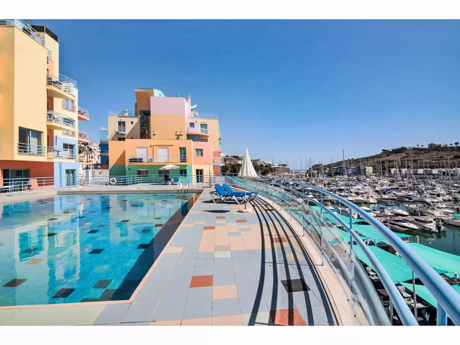 W Marina - Sunny Way-Outside