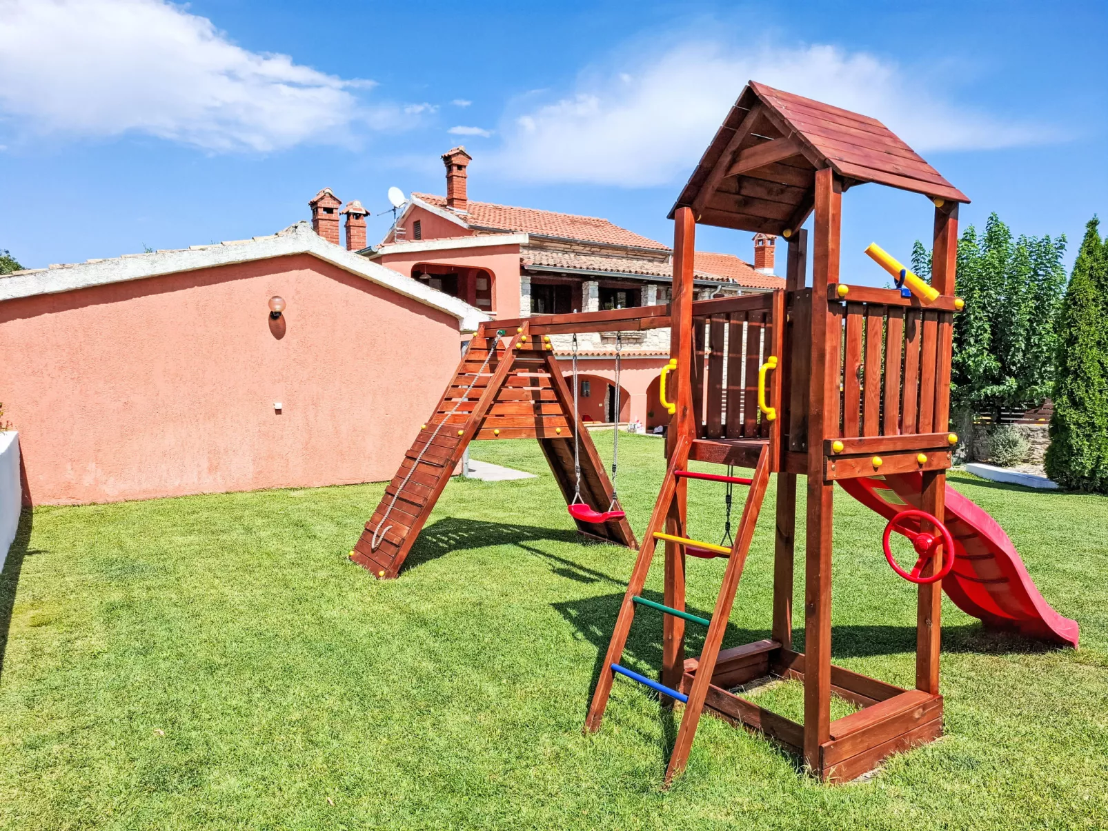 Villa Prisedi-Outside