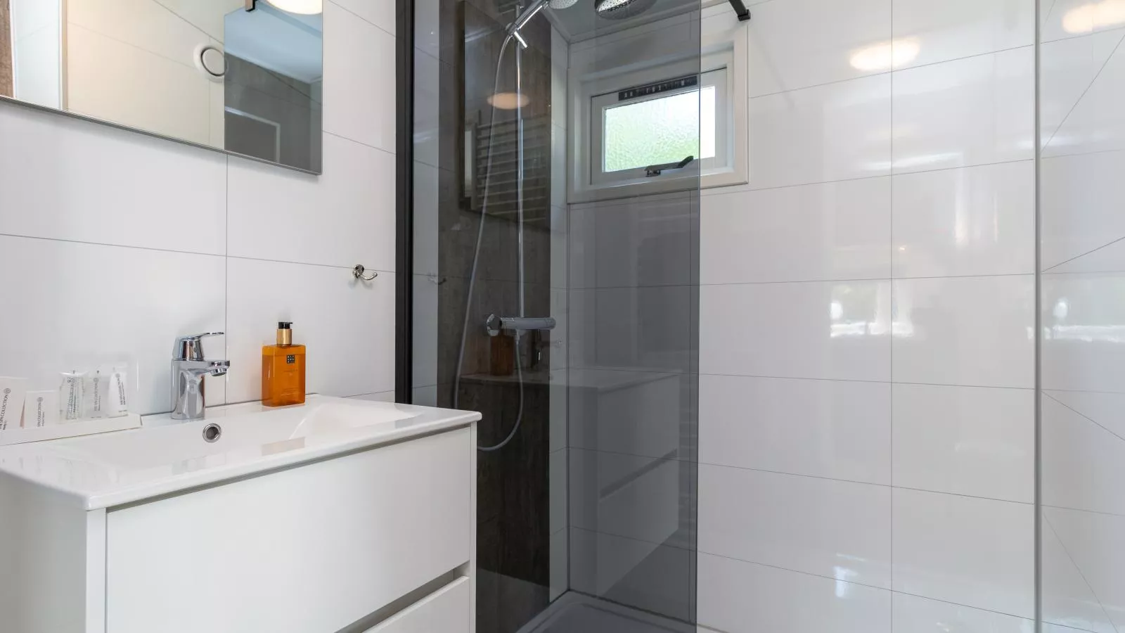 De Tortelduif-Bathroom