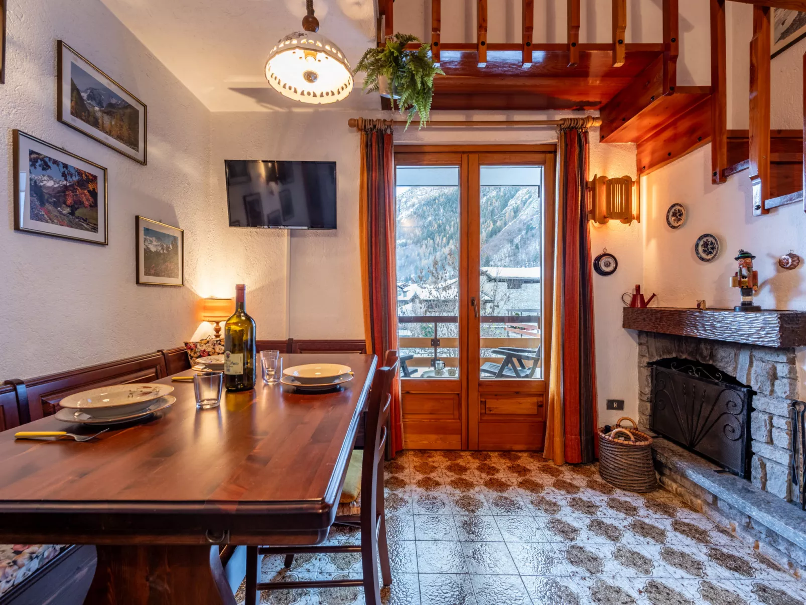 Gag Derby Apartment-Inside