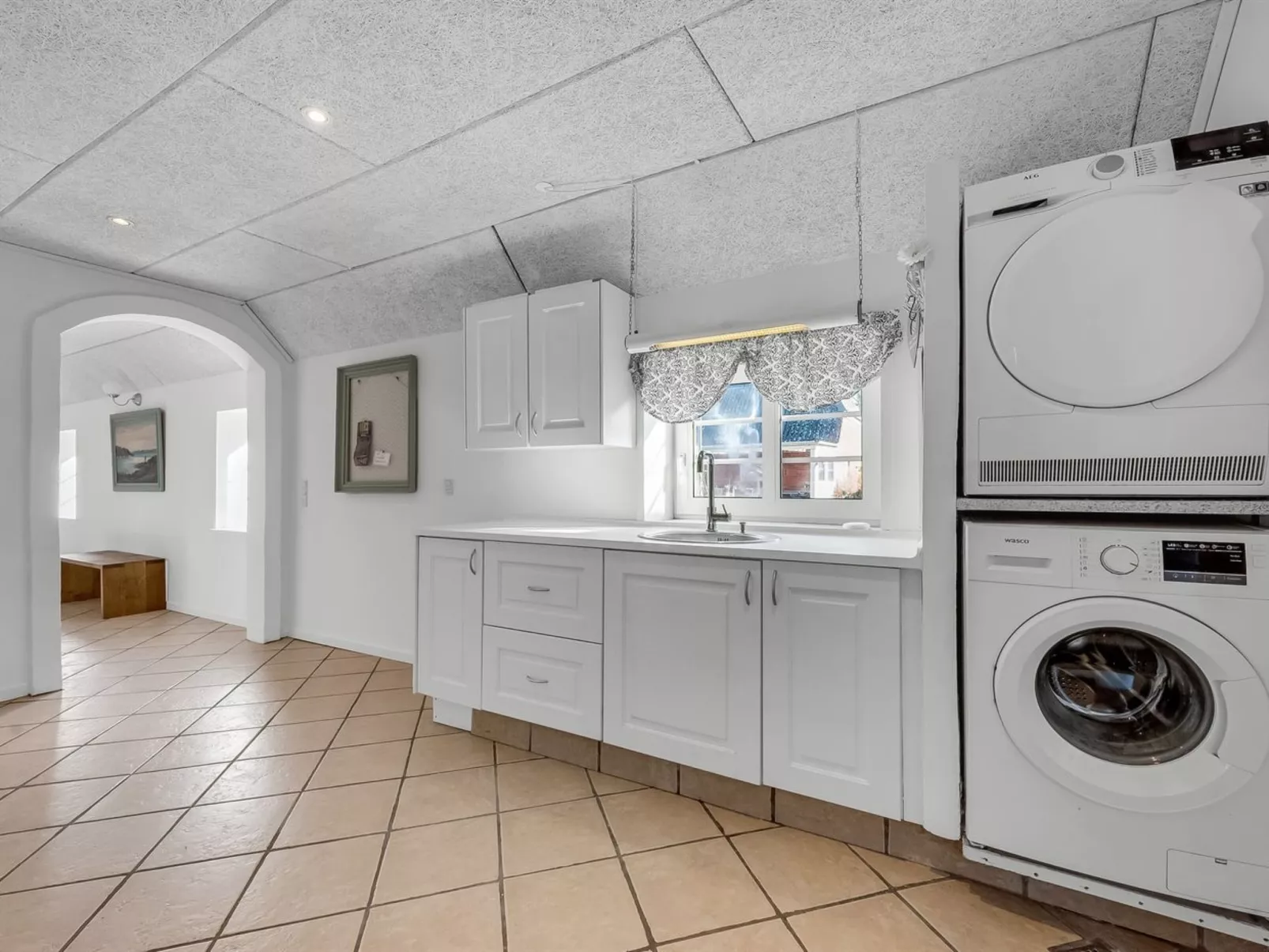 "Brigitte" - 1.3km to the fjord-Inside