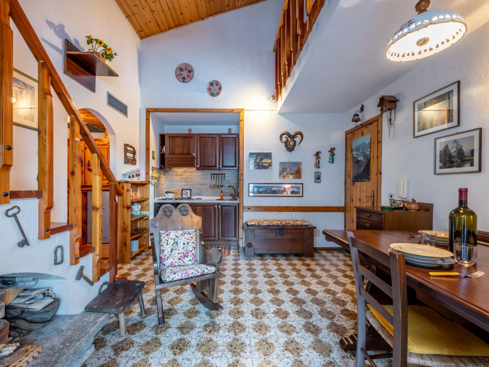 Gag Derby Apartment-Inside