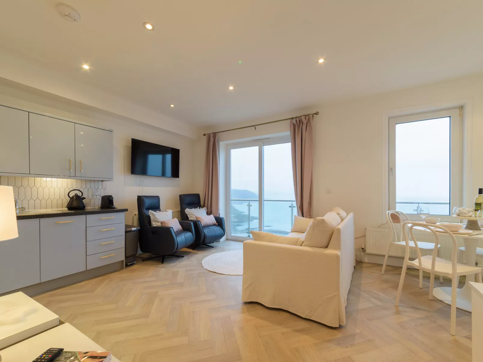 4 Ocean Heights-Dedans