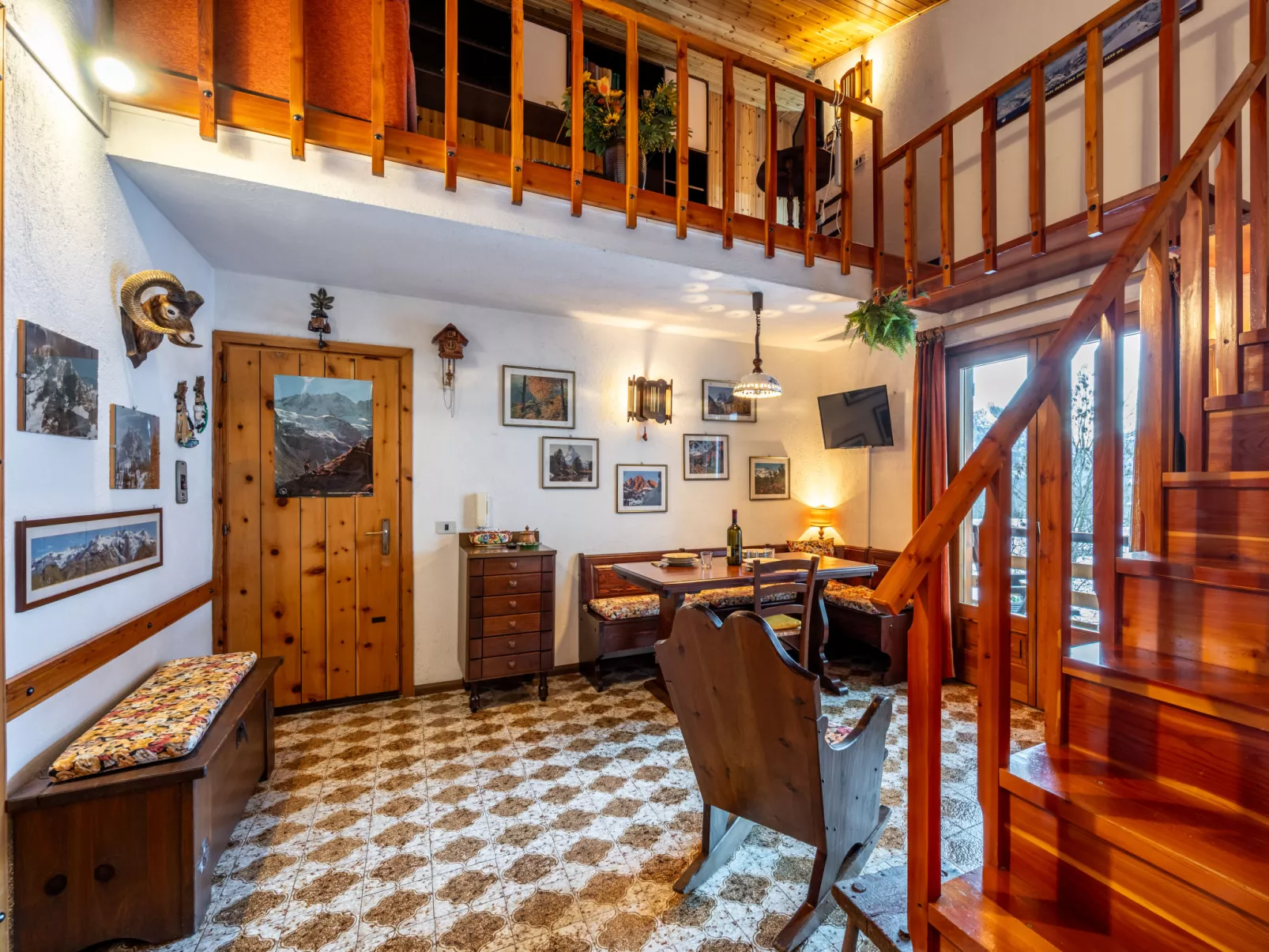 Gag Derby Apartment-Inside