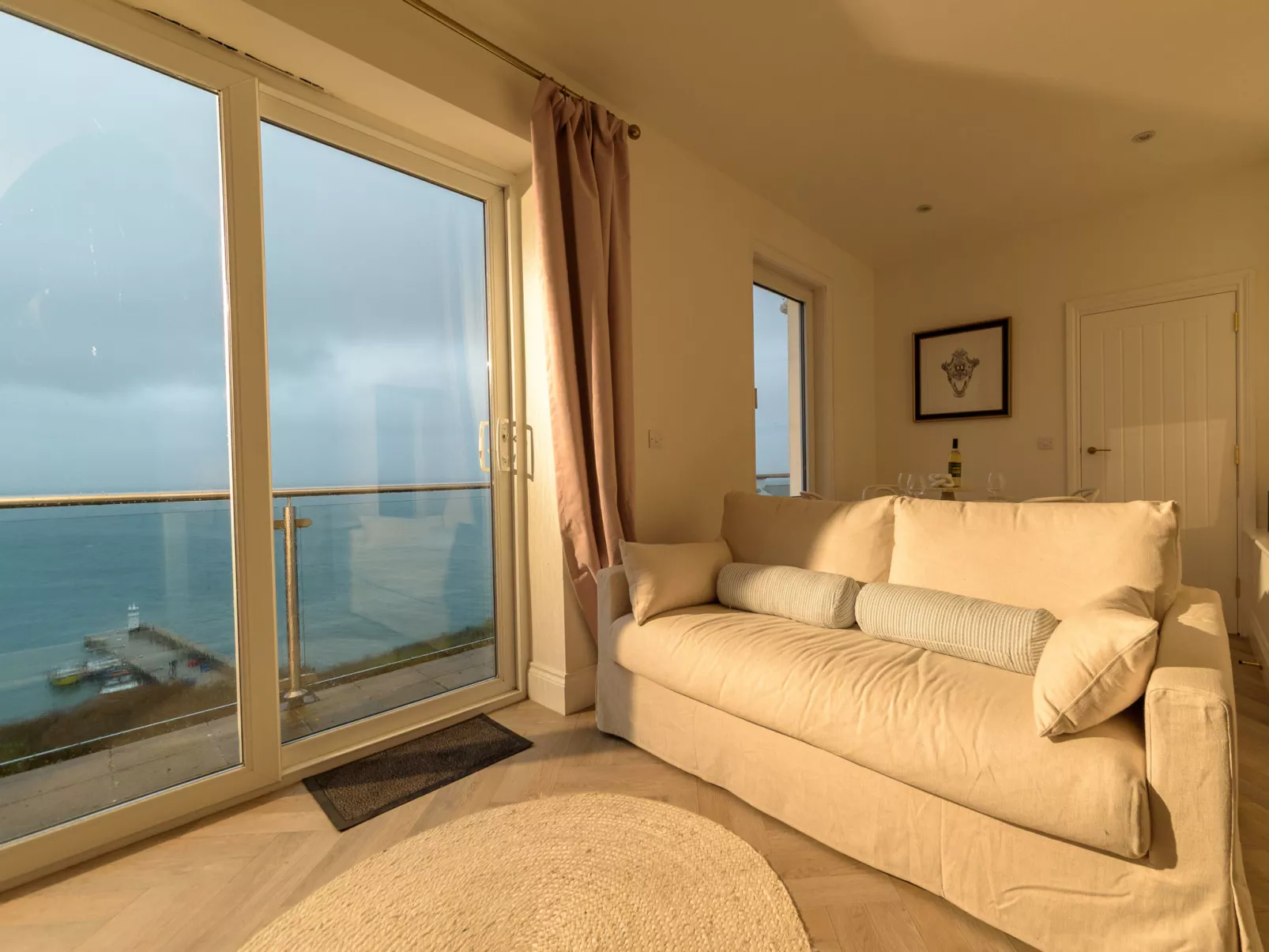 4 Ocean Heights-Dedans