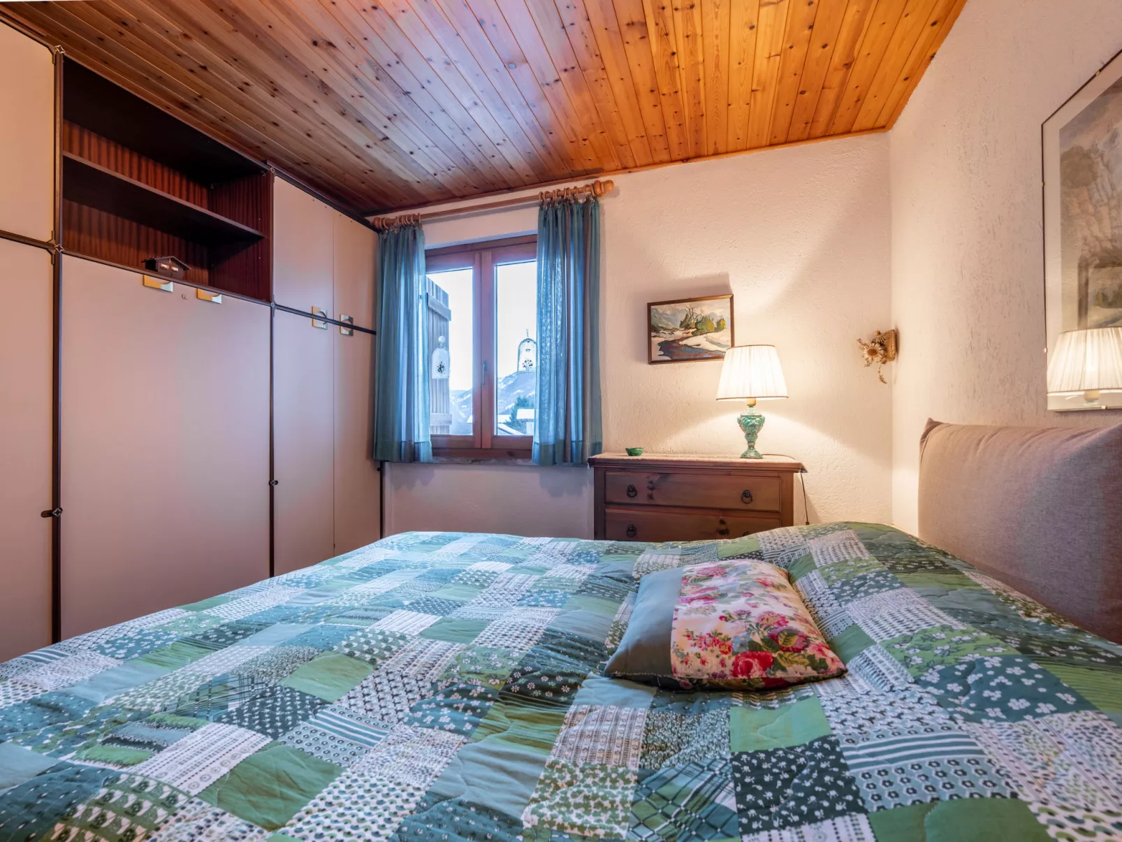 Gag Derby Apartment-Inside