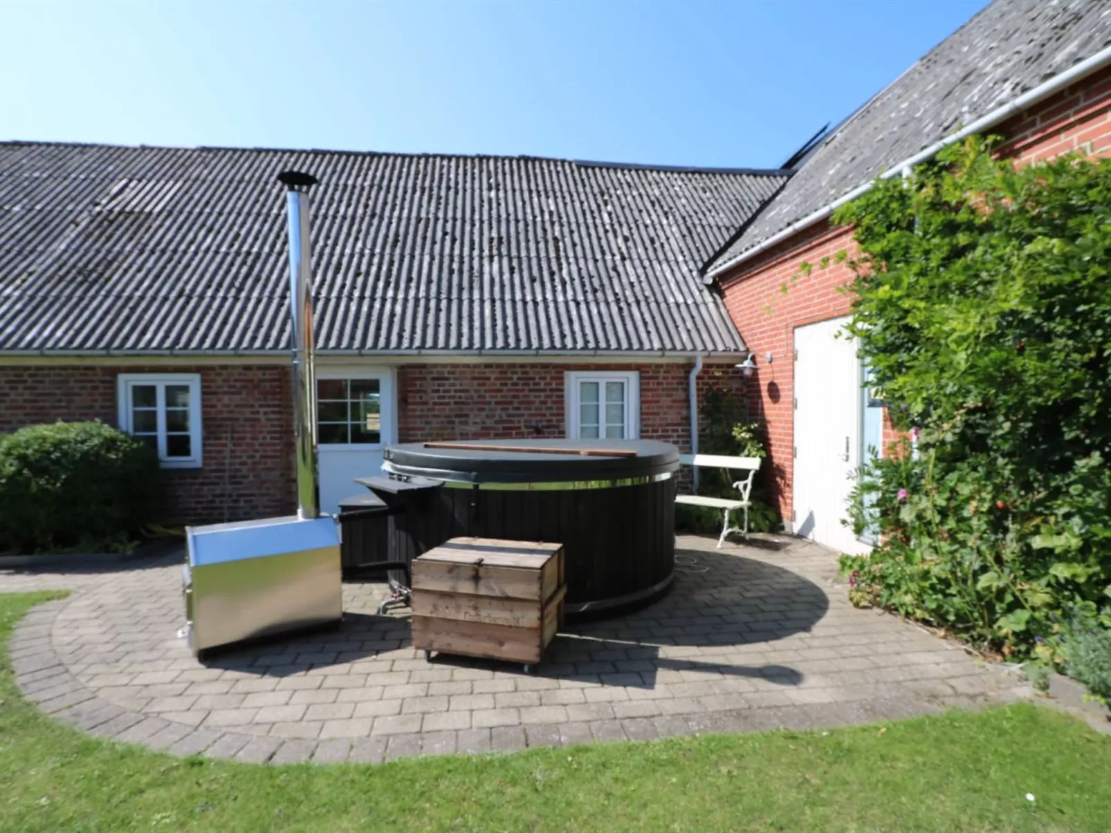 "Brigitte" - 1.3km to the fjord-Inside