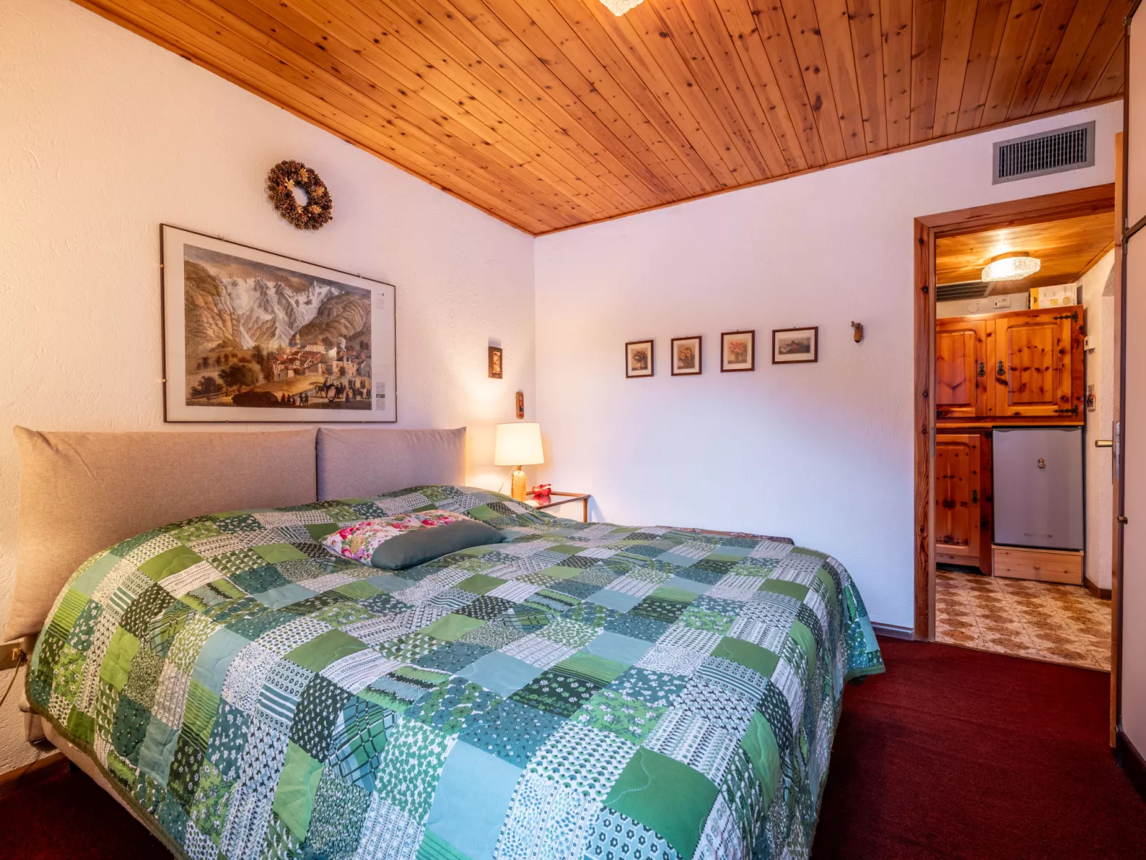 Gag Derby Apartment-Inside