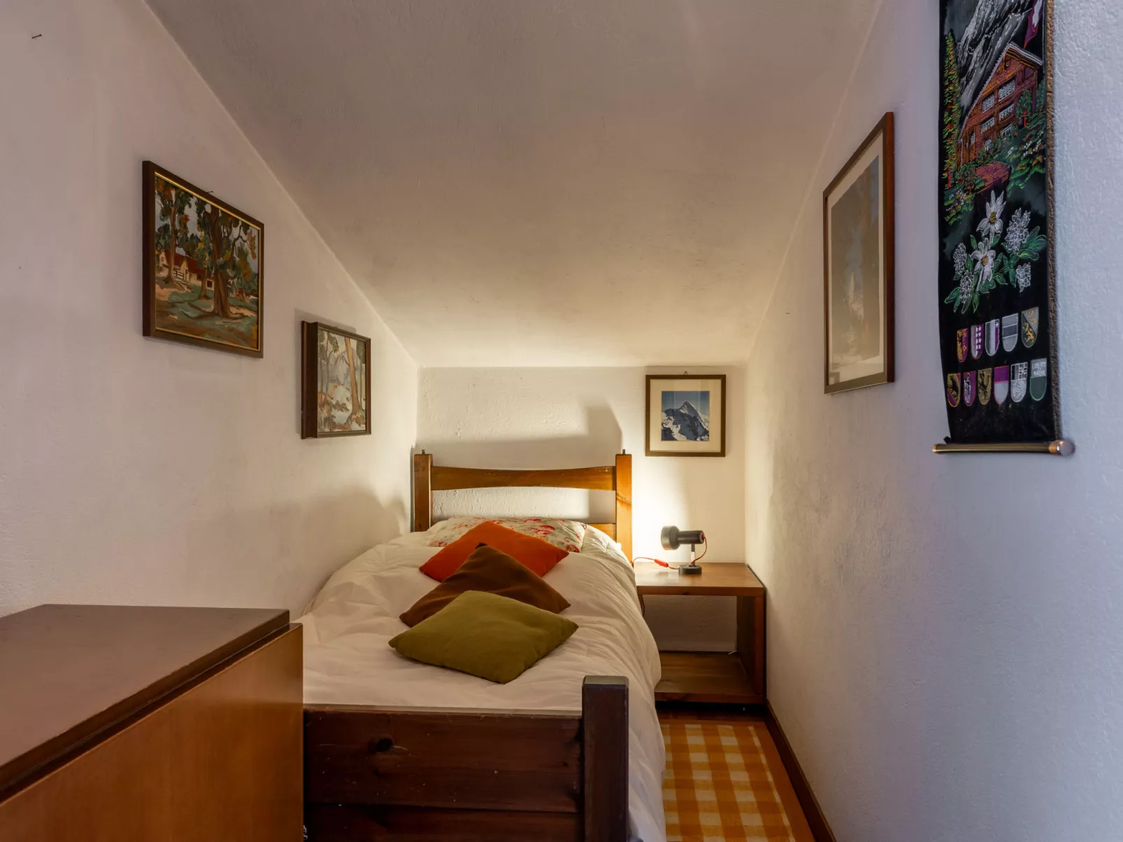 Gag Derby Apartment-Inside