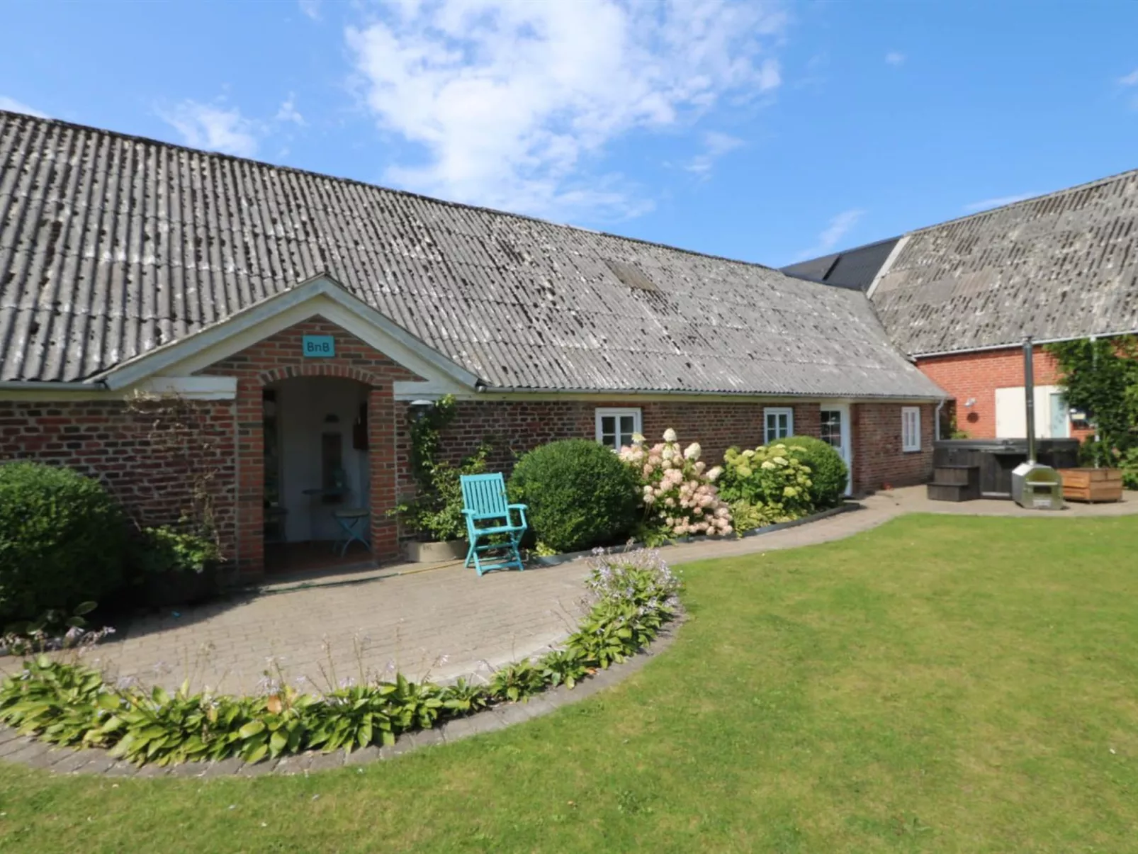 "Brigitte" - 1.3km to the fjord-Outside