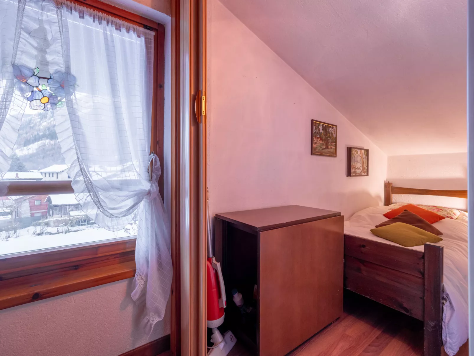 Gag Derby Apartment-Inside