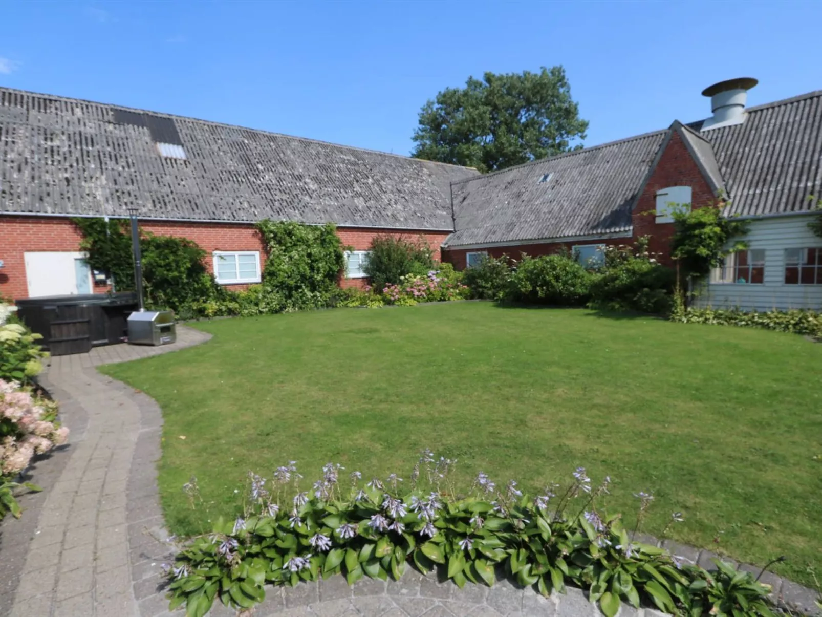 "Brigitte" - 1.3km to the fjord-Outside