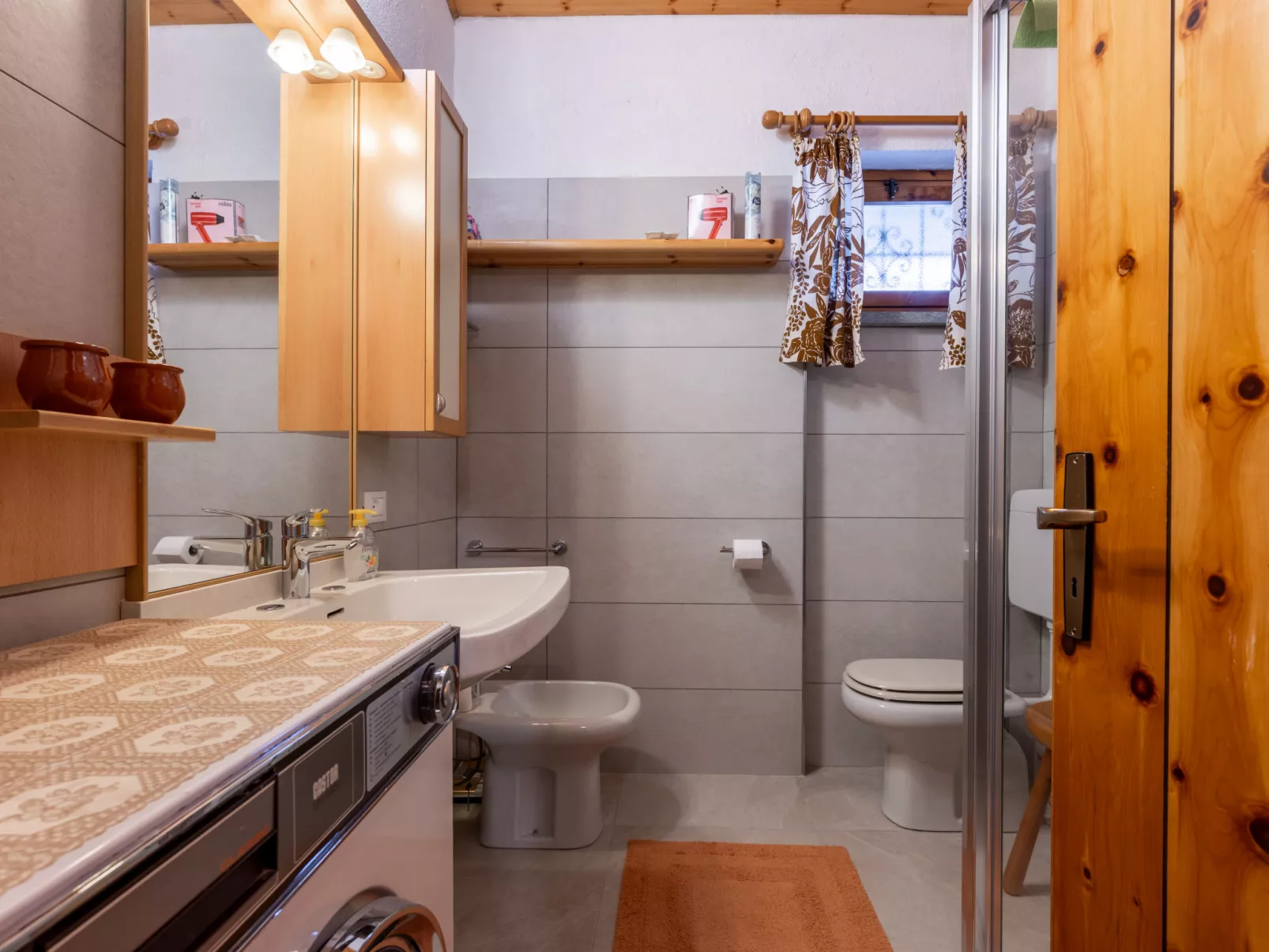 Gag Derby Apartment-Inside