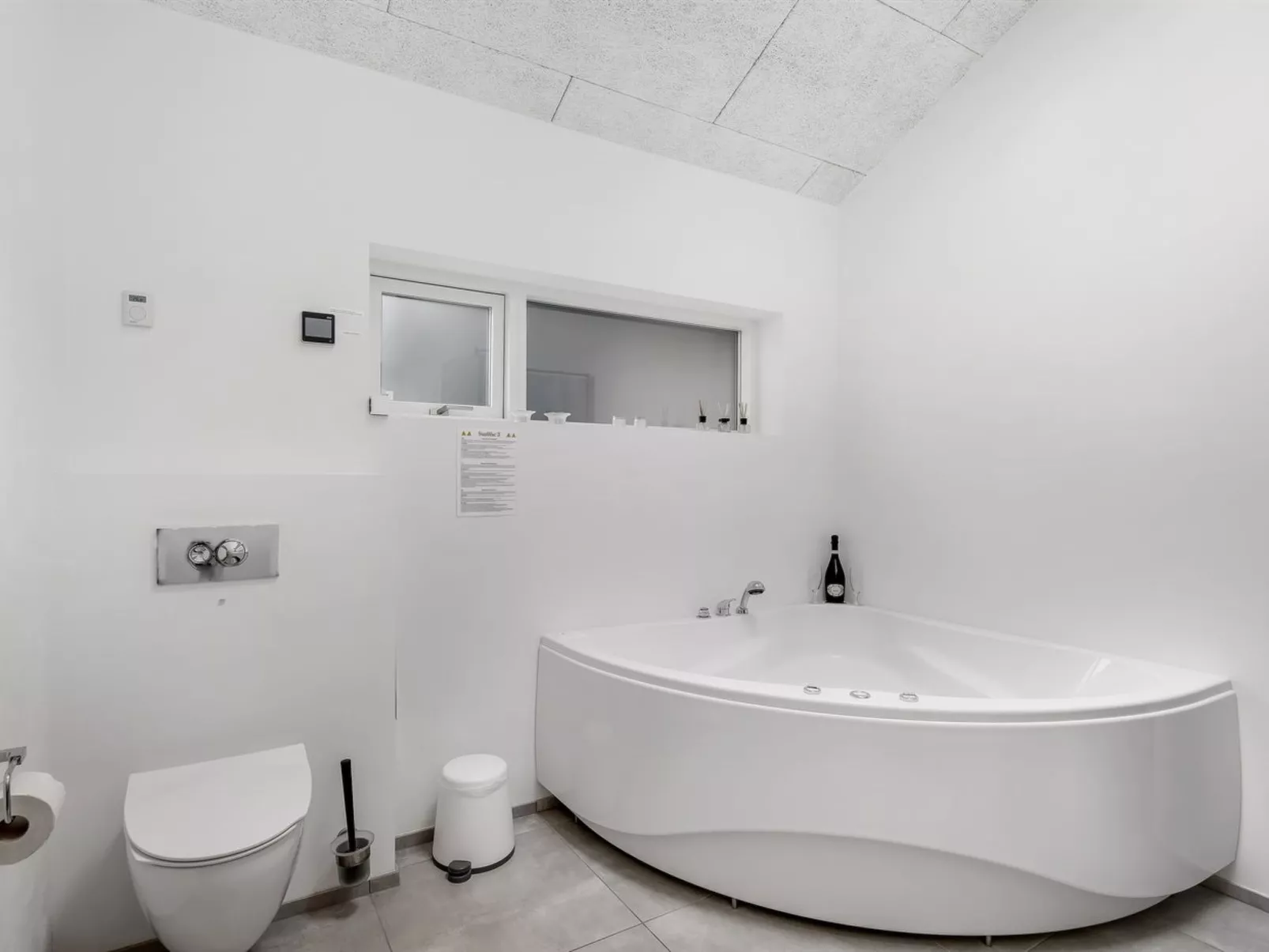 "Jonka" - 2km from the sea-Inside