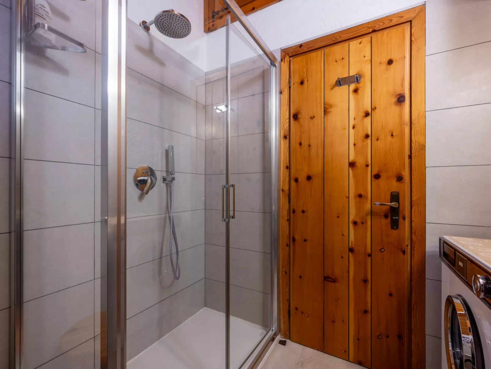 Gag Derby Apartment-Inside