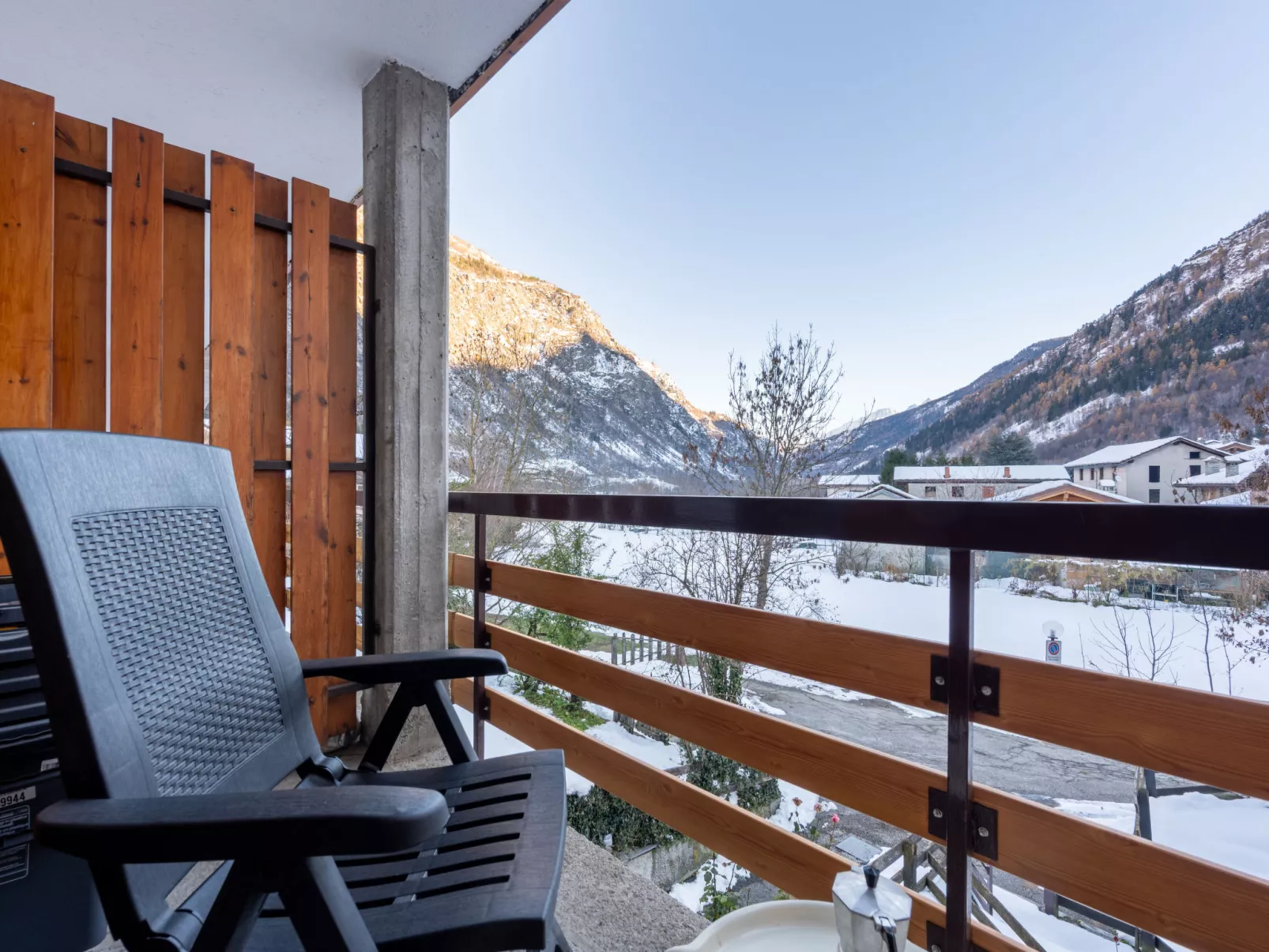 Gag Derby Apartment-Outside