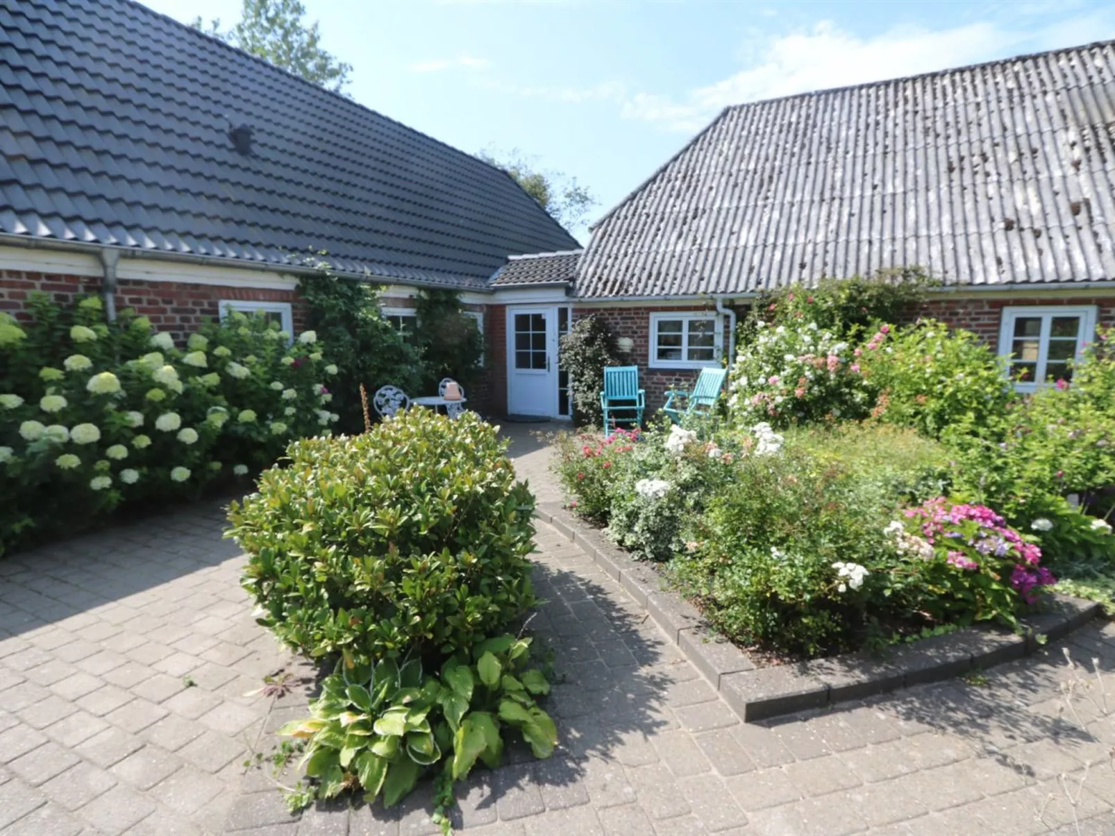 "Brigitte" - 1.3km to the fjord-Outside