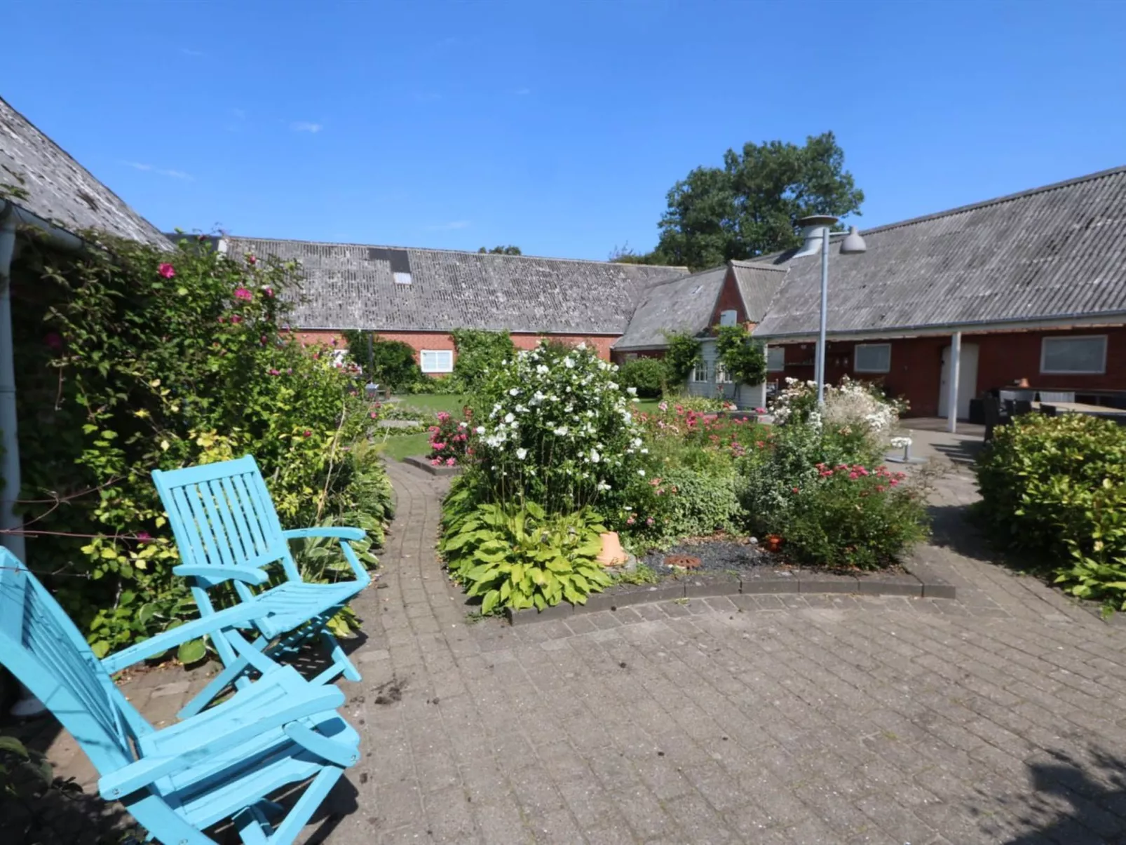 "Brigitte" - 1.3km to the fjord-Outside