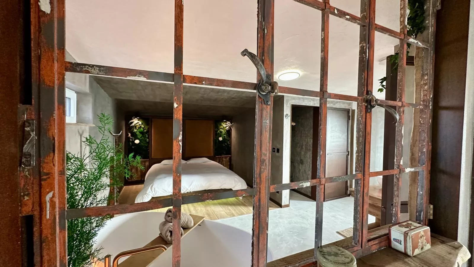 Chez Brigitte-Bedroom