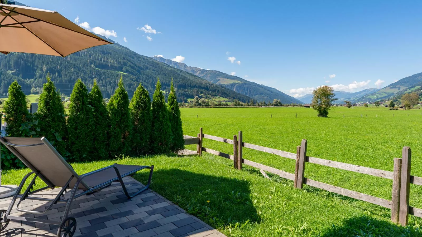 Chalet Lengberg B1-Gardens summer