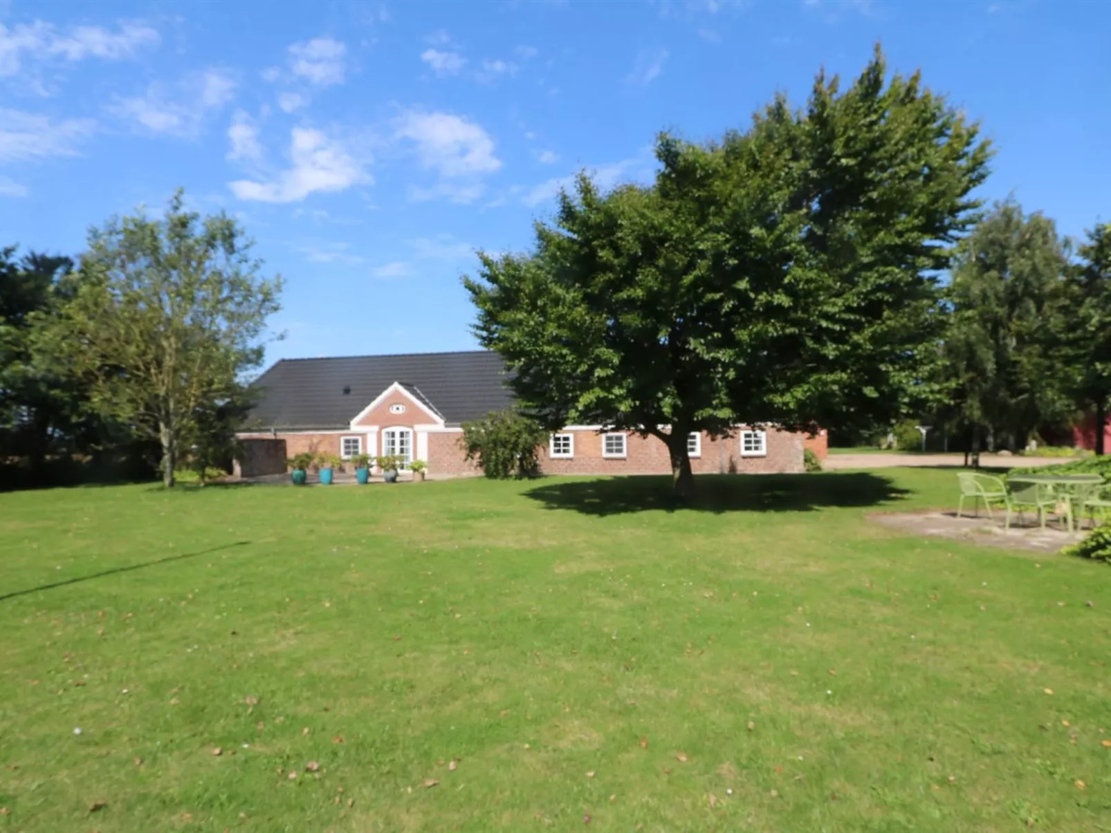 "Brigitte" - 1.3km to the fjord-Outside